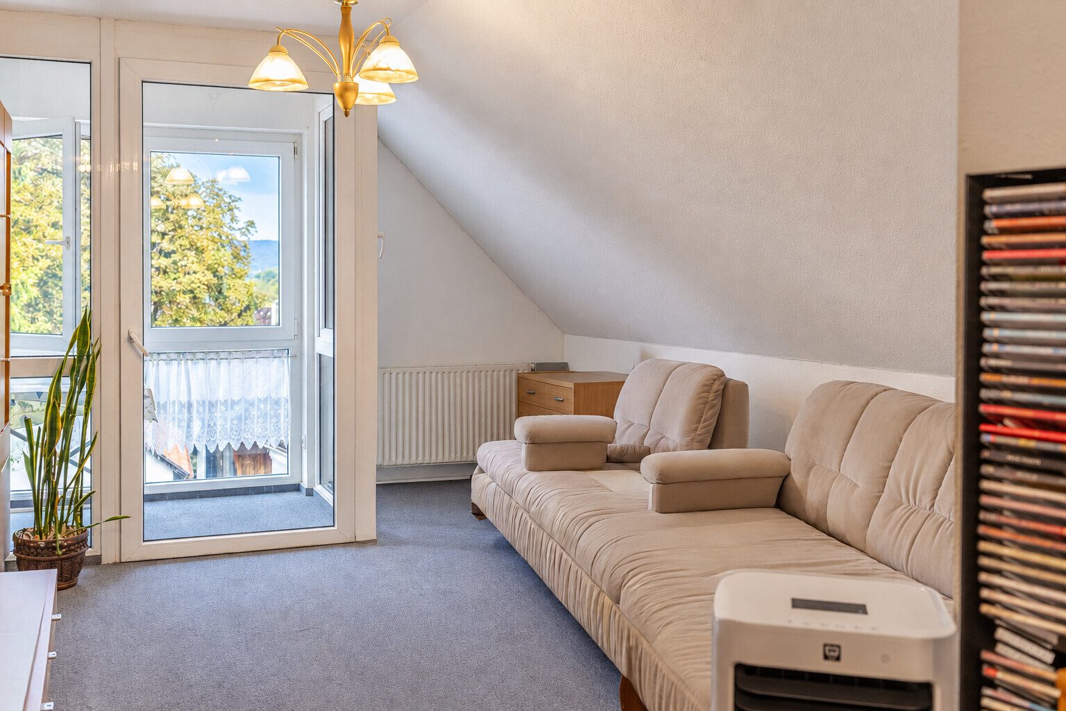 Immobilienangebot - Dießen am Ammersee - Alle - Charmante 2-ZKB-Dachgeschosswohnung – mit Wintergarten, Aufzug und Kellerabteil