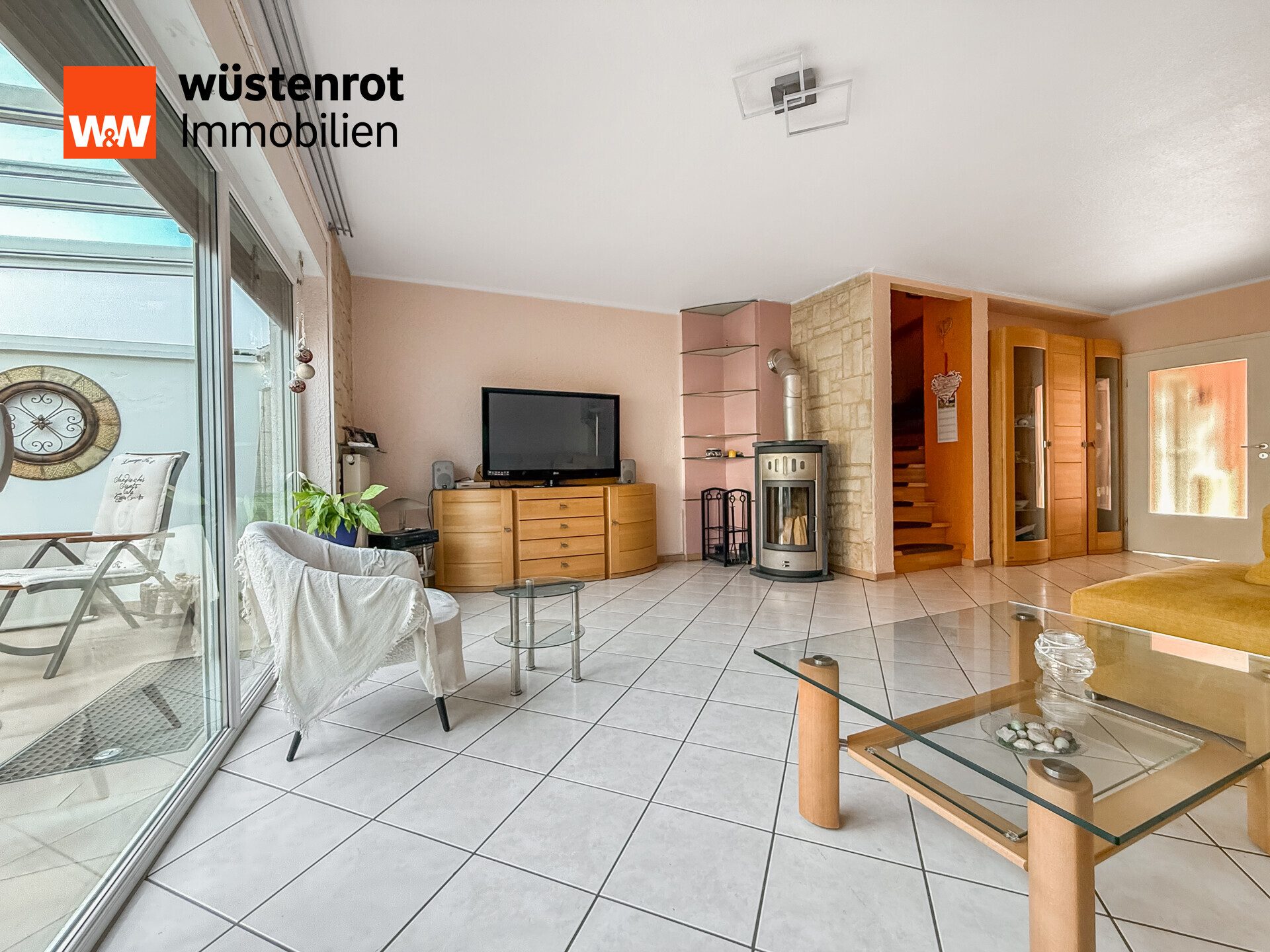 Immobilienangebot - Kaiserslautern - Alle - Großzügiges Reihenmittelhaus mit Wintergarten, Kamin und viel Platz für die Familien