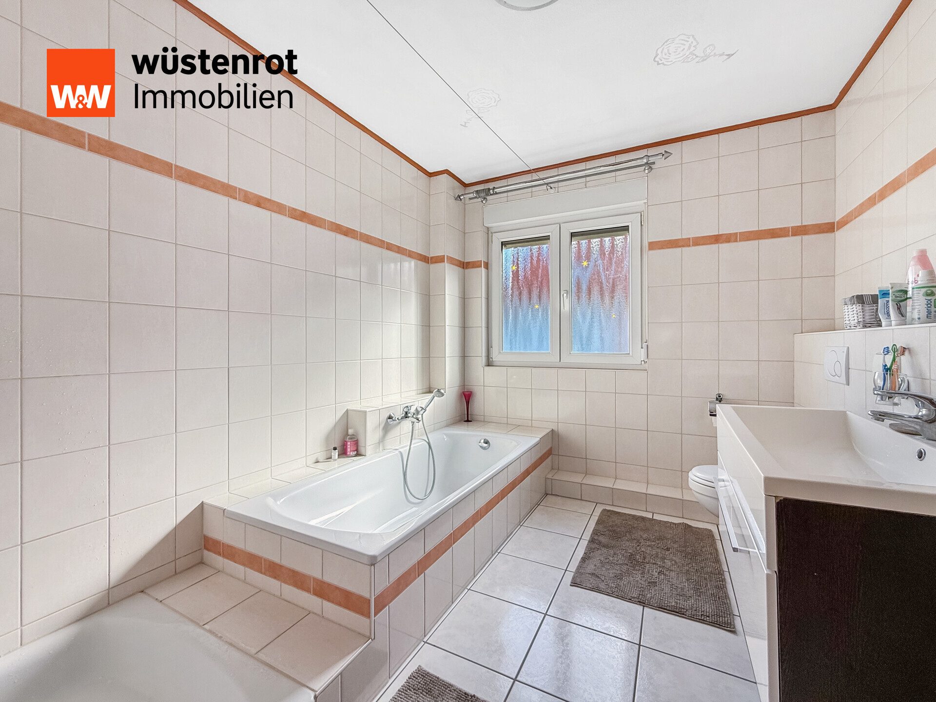Immobilienangebot - Kaiserslautern - Alle - Großzügiges Reihenmittelhaus mit Wintergarten, Kamin und viel Platz für die Familien