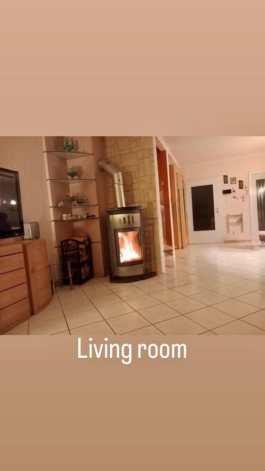 Immobilienangebot - Kaiserslautern - Alle - Großzügiges Reihenmittelhaus mit Wintergarten, Kamin und viel Platz für die Familien