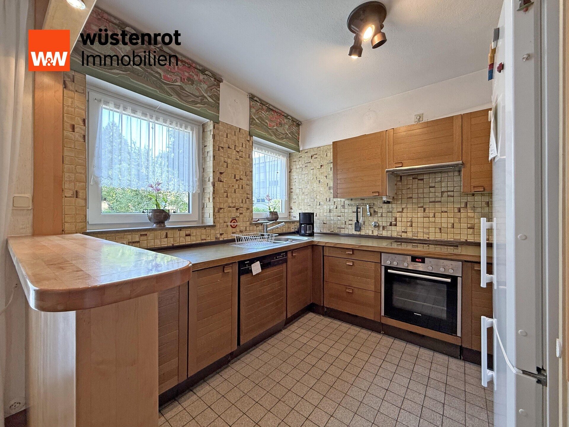 Immobilienangebot - Leonberg - Alle - Familienfreundliche 4,5-Zi.-Whg. mit großem Südwest-Balkon, Hobbyraum, barrierefreiem & modernem Bad