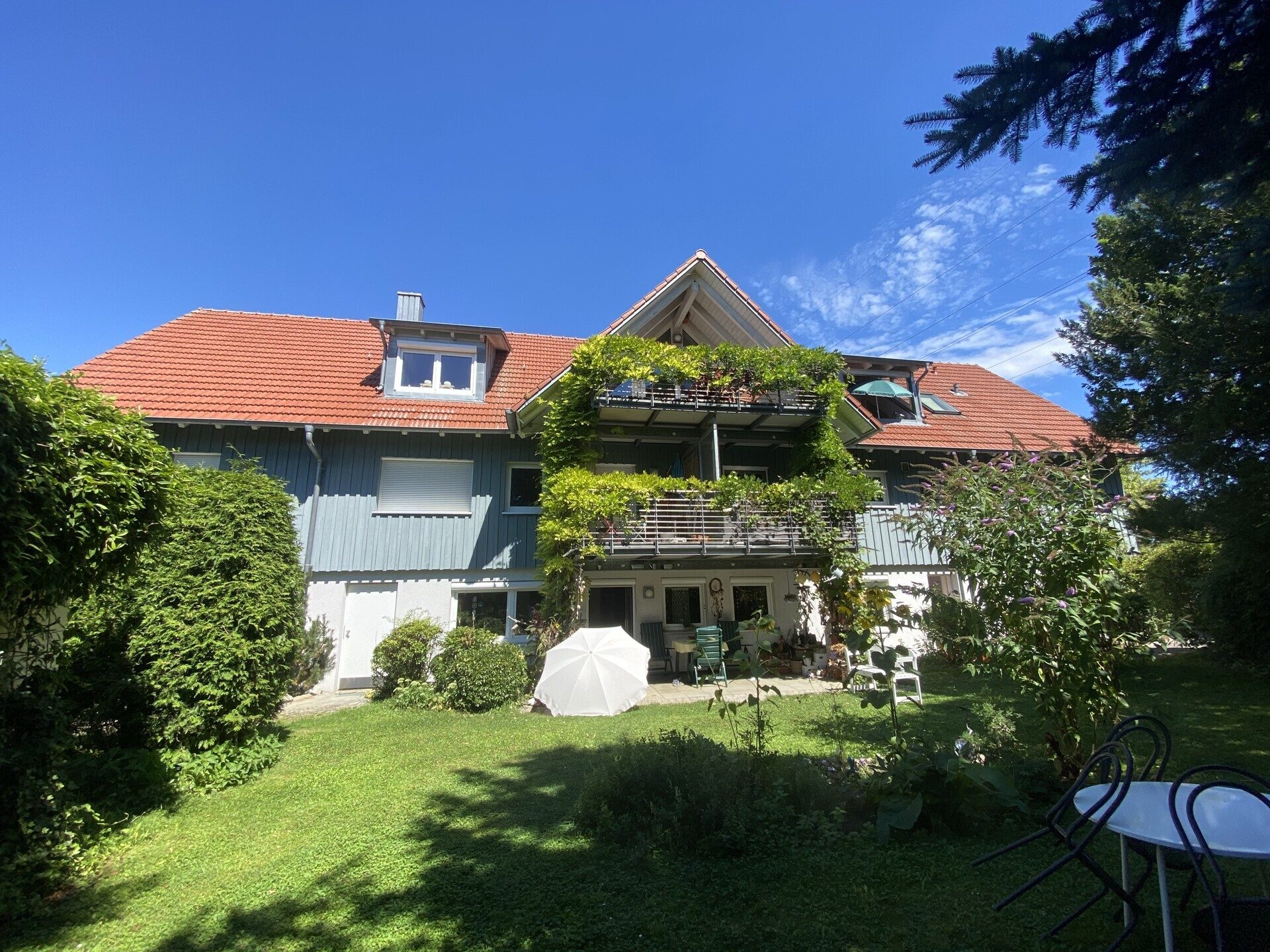 Immobilienangebot - Baienfurt / Niederbiegen - Alle - „Kapitalanlage mit Perspektive: Gepflegtes 5 Familienhaus mit Bauplatz und 5 Garagen“