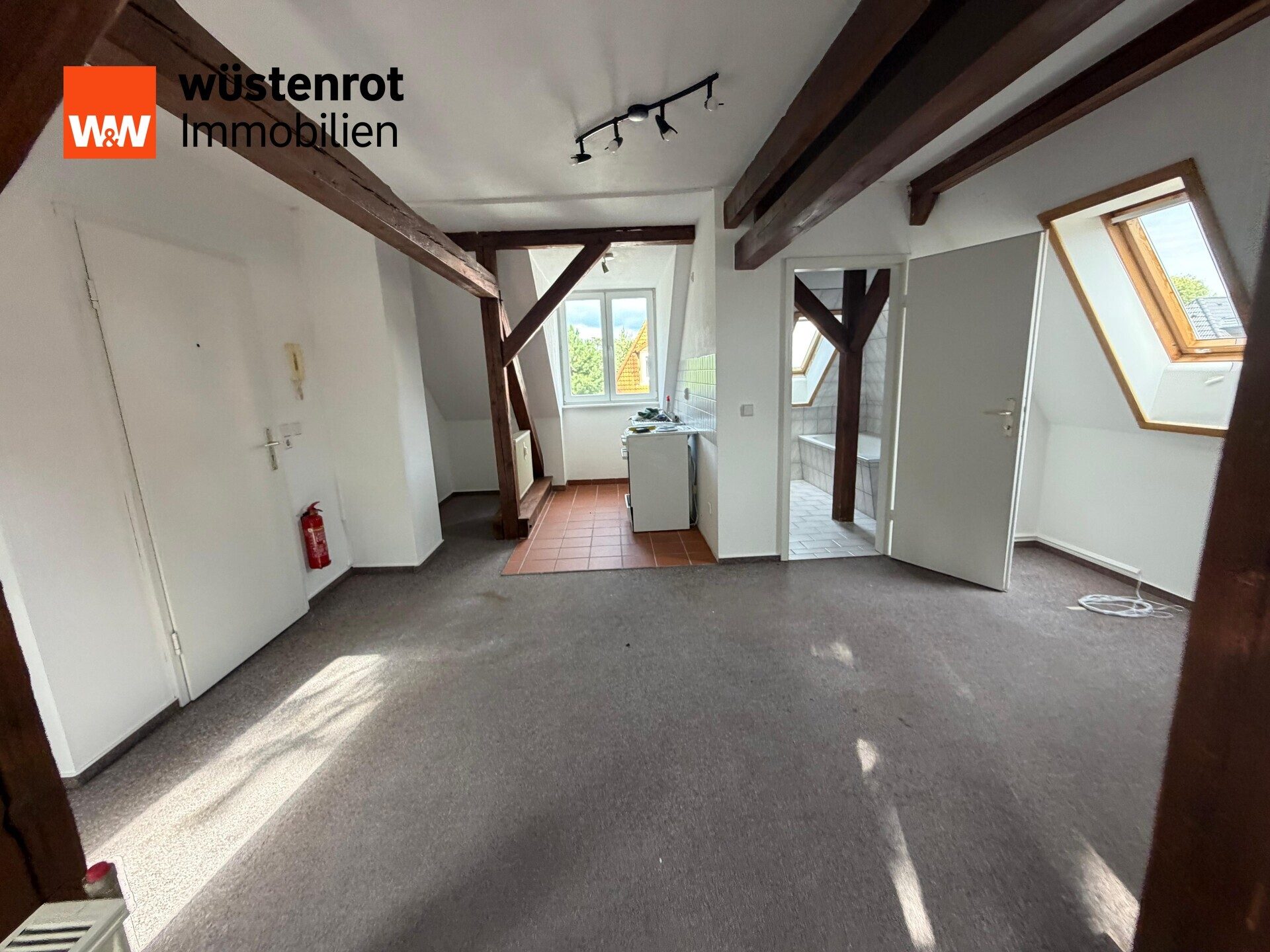 Immobilienangebot - Altes Lager - Alle - Kompakte 1-Zimmer-Dachgeschosswohnung mit Balkon in Altes Lager