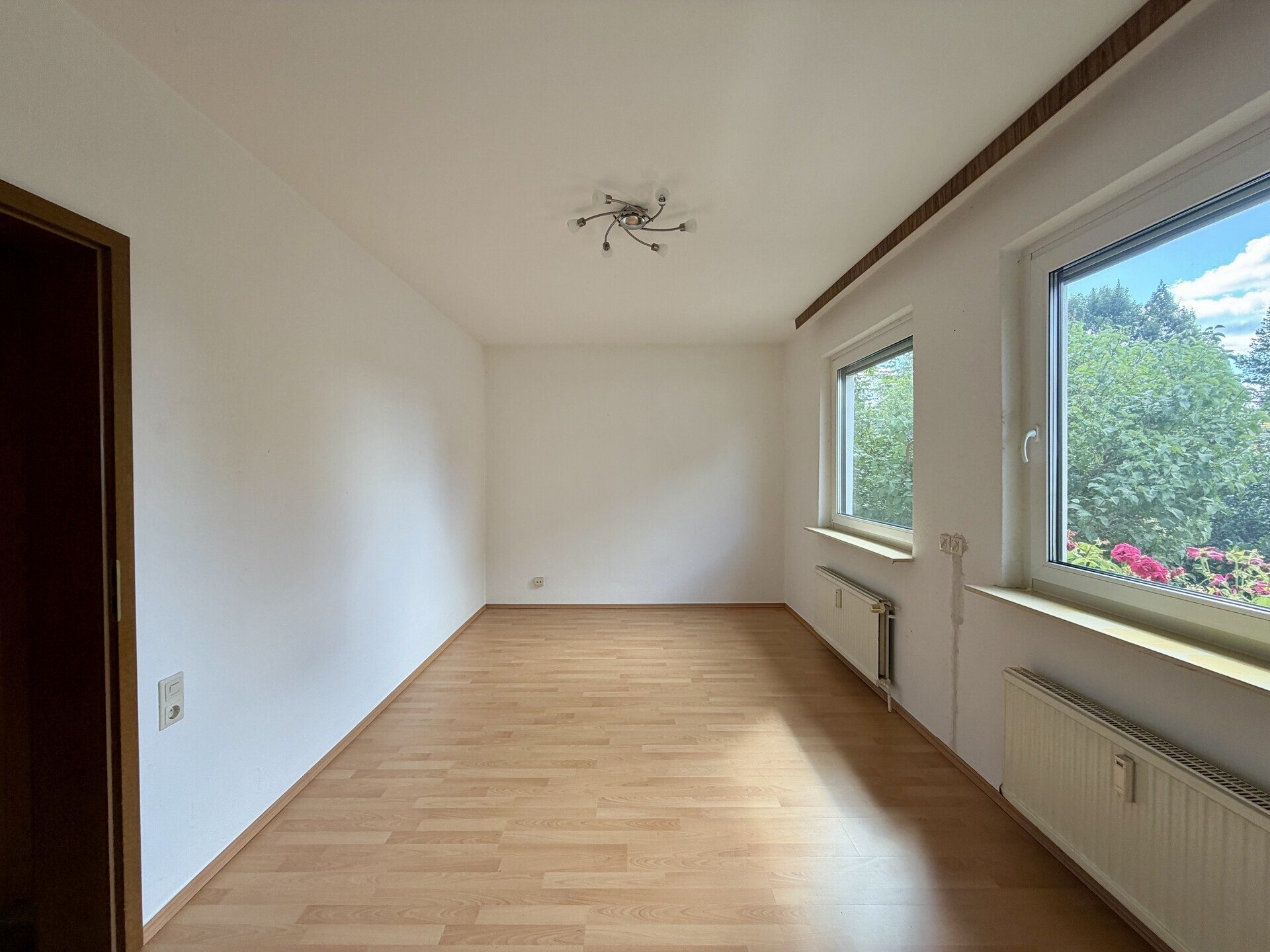Immobilienangebot - Wedemark / Brelingen - Alle - Bieterverfahren: Großzügiges Zuhause mit Einliegerwohnung & Traumgrundstück - Wedemark