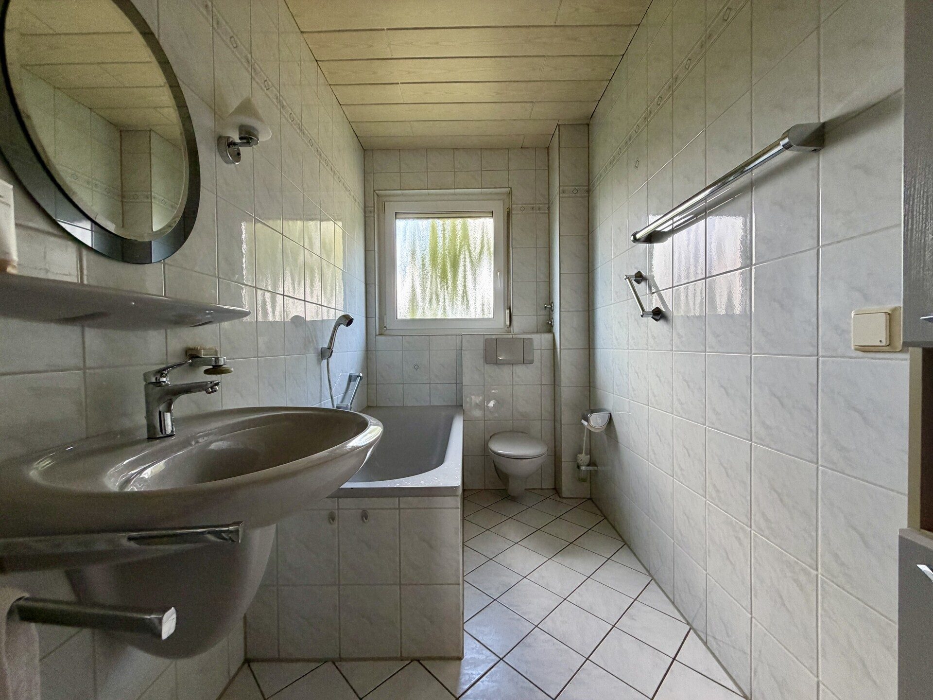 Immobilienangebot - Wedemark / Brelingen - Alle - Bieterverfahren: Großzügiges Zuhause mit Einliegerwohnung & Traumgrundstück - Wedemark