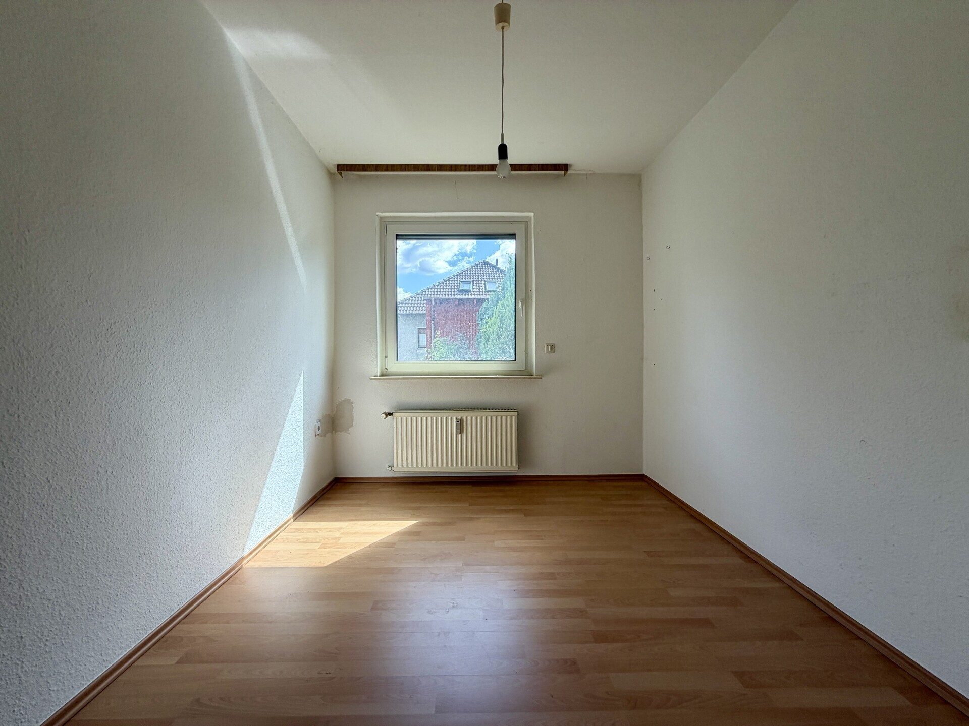 Immobilienangebot - Wedemark / Brelingen - Alle - Bieterverfahren: Großzügiges Zuhause mit Einliegerwohnung & Traumgrundstück - Wedemark