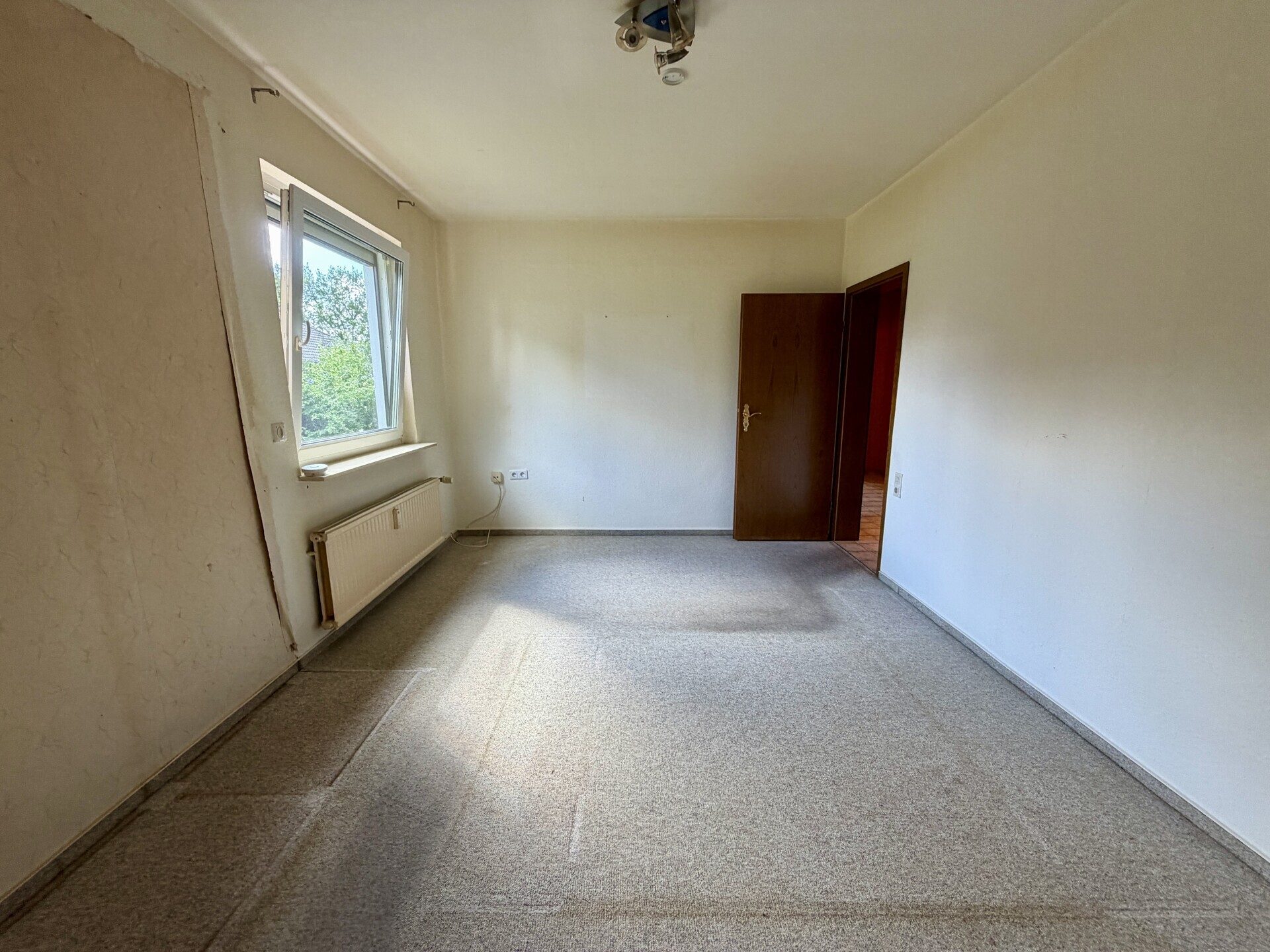 Immobilienangebot - Wedemark / Brelingen - Alle - Bieterverfahren: Großzügiges Zuhause mit Einliegerwohnung & Traumgrundstück - Wedemark