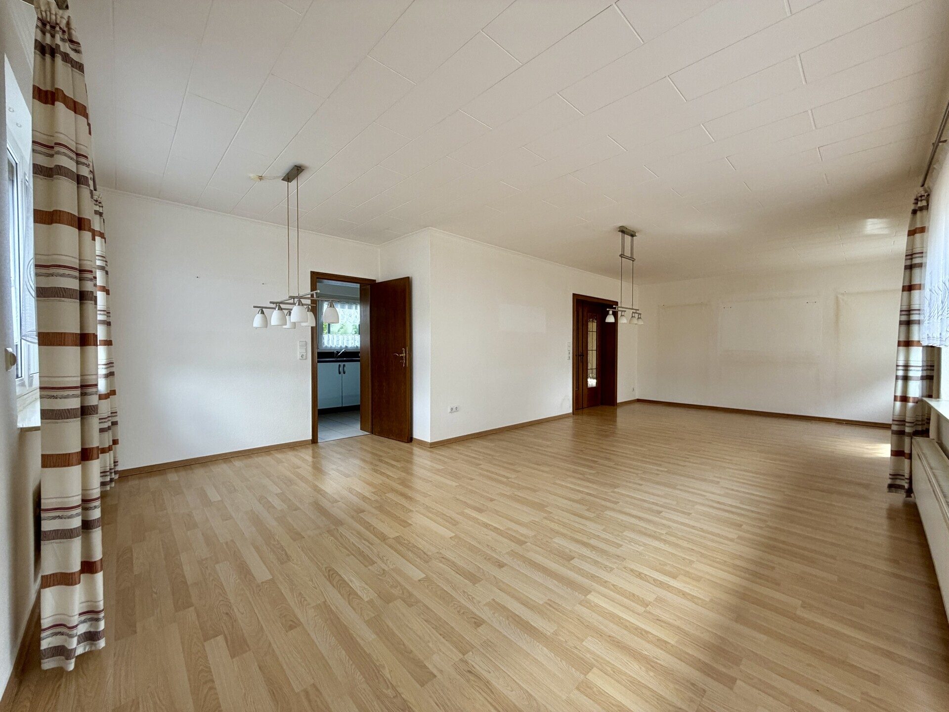 Immobilienangebot - Wedemark / Brelingen - Alle - Bieterverfahren: Großzügiges Zuhause mit Einliegerwohnung & Traumgrundstück - Wedemark