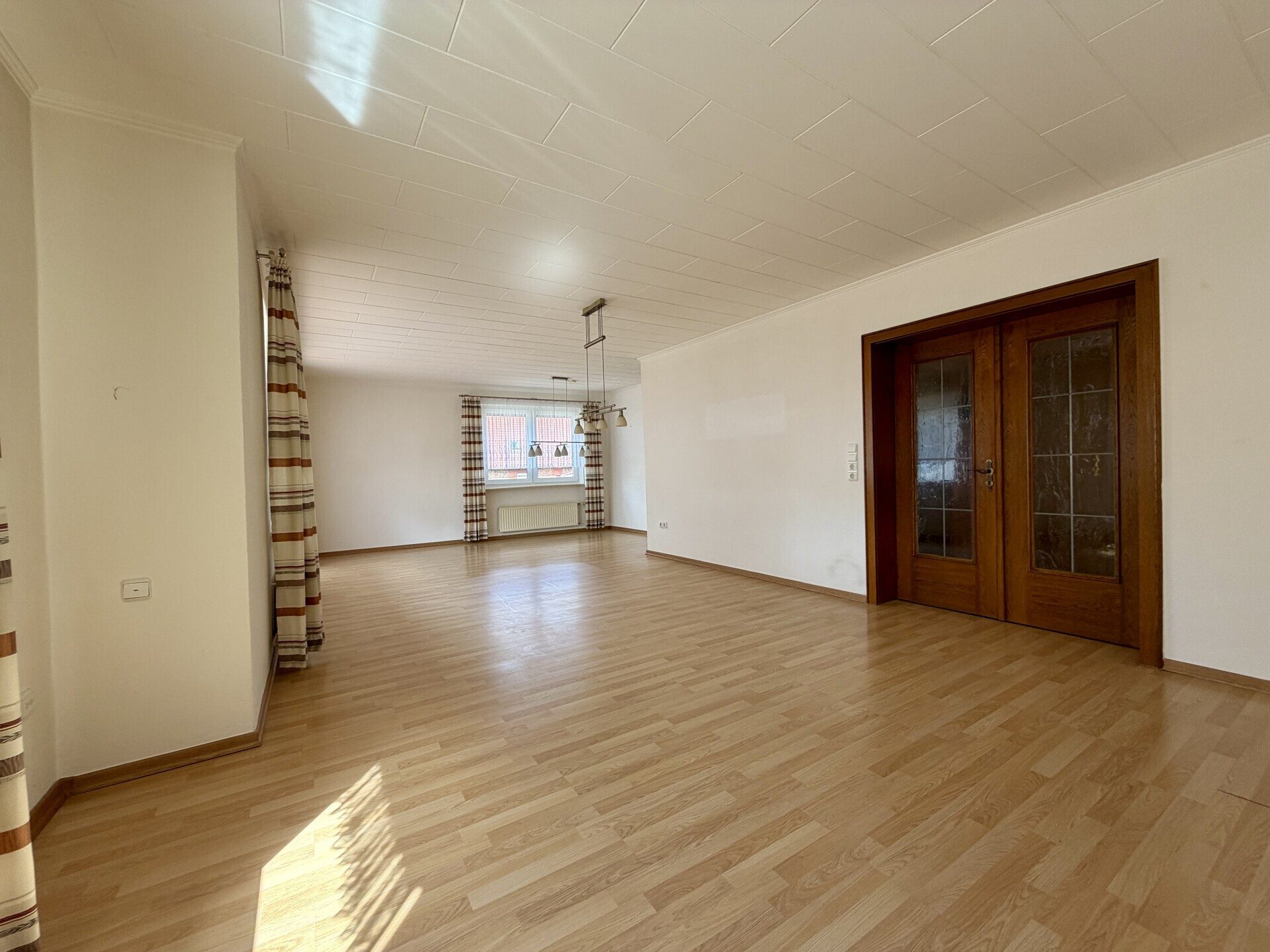 Immobilienangebot - Wedemark / Brelingen - Alle - Bieterverfahren: Großzügiges Zuhause mit Einliegerwohnung & Traumgrundstück - Wedemark