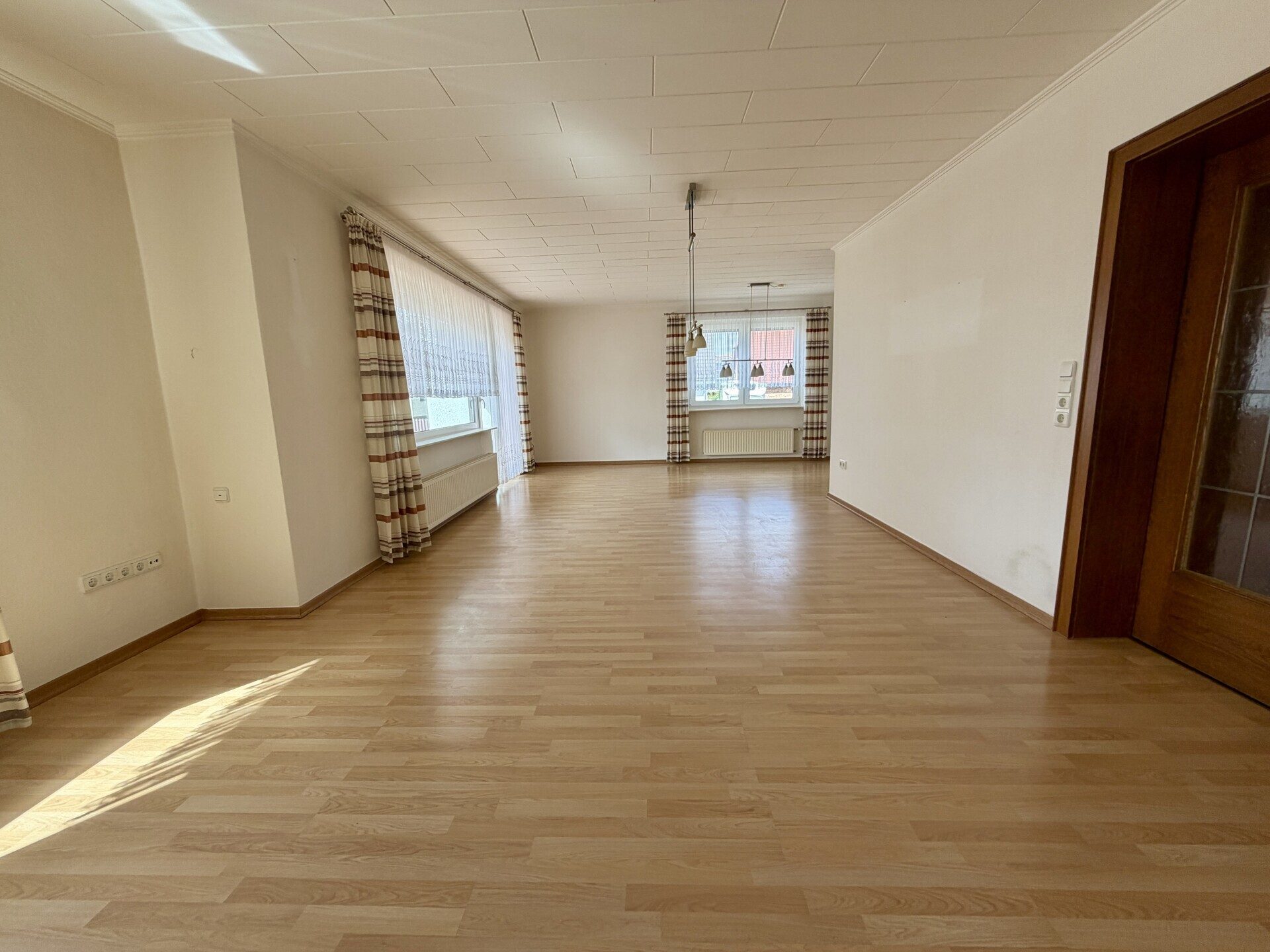Immobilienangebot - Wedemark / Brelingen - Alle - Bieterverfahren: Großzügiges Zuhause mit Einliegerwohnung & Traumgrundstück - Wedemark