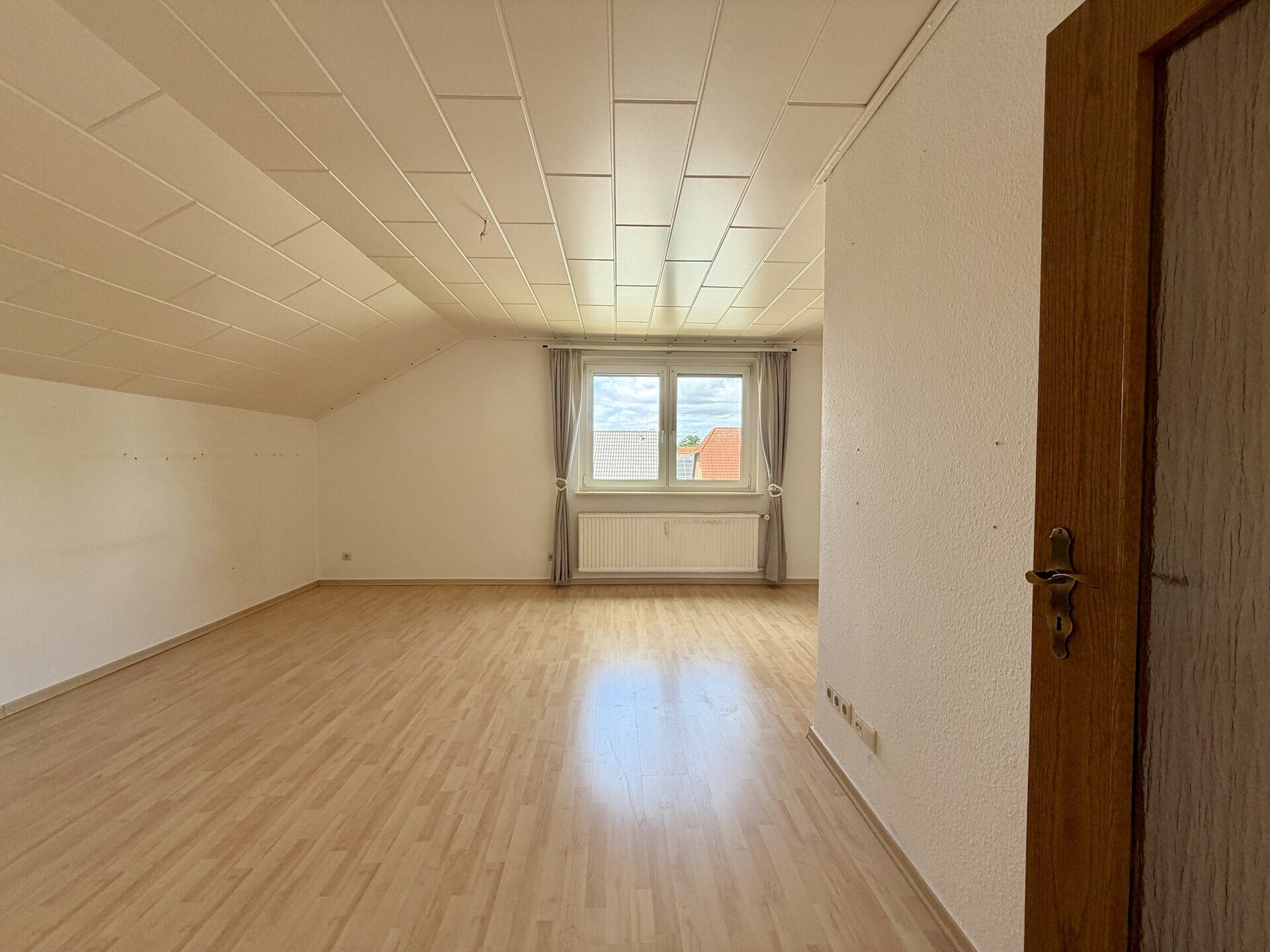 Immobilienangebot - Wedemark / Brelingen - Alle - Bieterverfahren: Großzügiges Zuhause mit Einliegerwohnung & Traumgrundstück - Wedemark