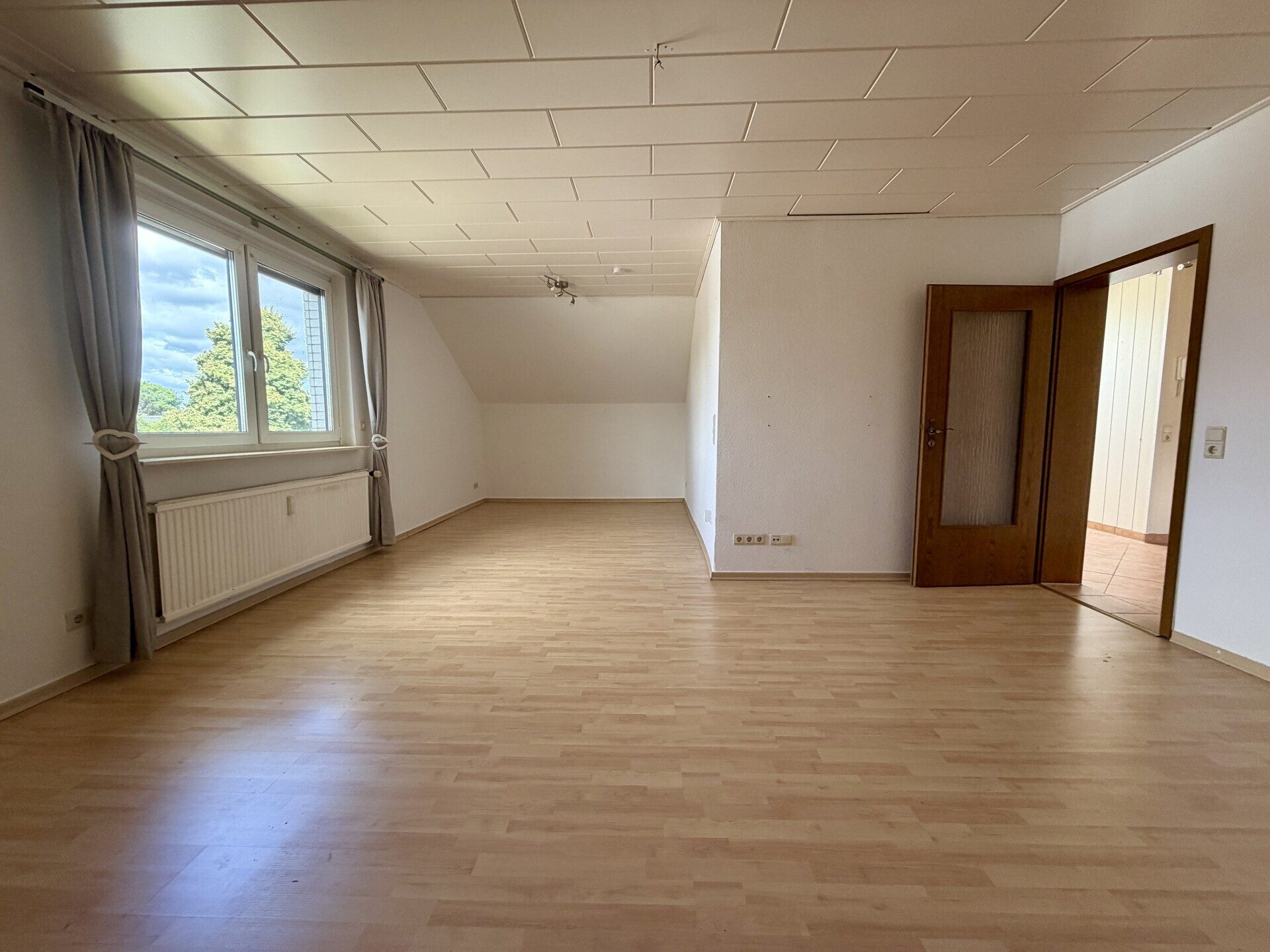 Immobilienangebot - Wedemark / Brelingen - Alle - Bieterverfahren: Großzügiges Zuhause mit Einliegerwohnung & Traumgrundstück - Wedemark