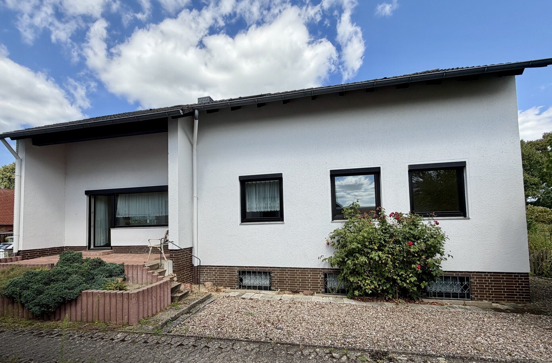 Immobilienangebot - Wedemark / Brelingen - Alle - Bieterverfahren: Großzügiges Zuhause mit Einliegerwohnung & Traumgrundstück - Wedemark