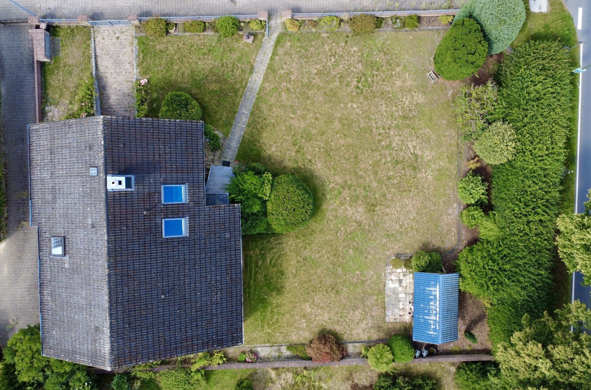 Immobilienangebot - Wedemark / Brelingen - Alle - Bieterverfahren: Großzügiges Zuhause mit Einliegerwohnung & Traumgrundstück - Wedemark