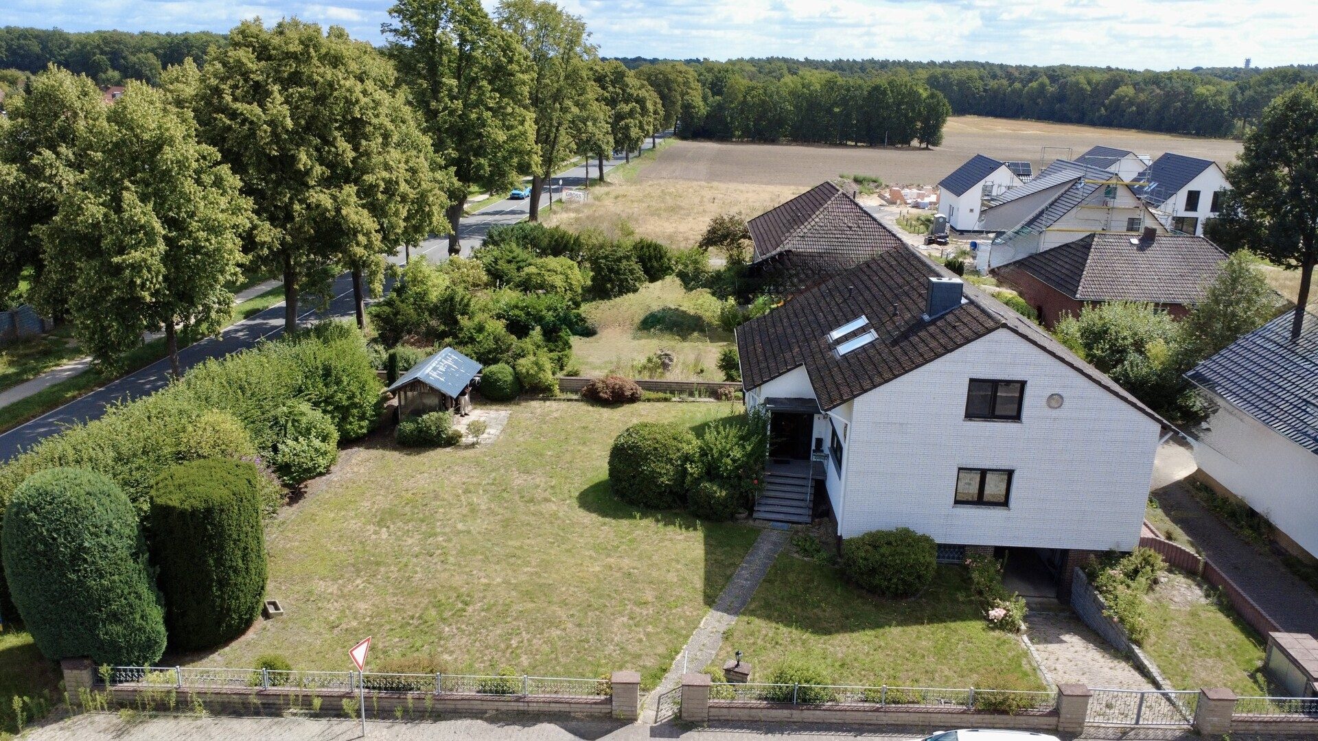 Immobilienangebot - Wedemark / Brelingen - Alle - Bieterverfahren: Großzügiges Zuhause mit Einliegerwohnung & Traumgrundstück - Wedemark