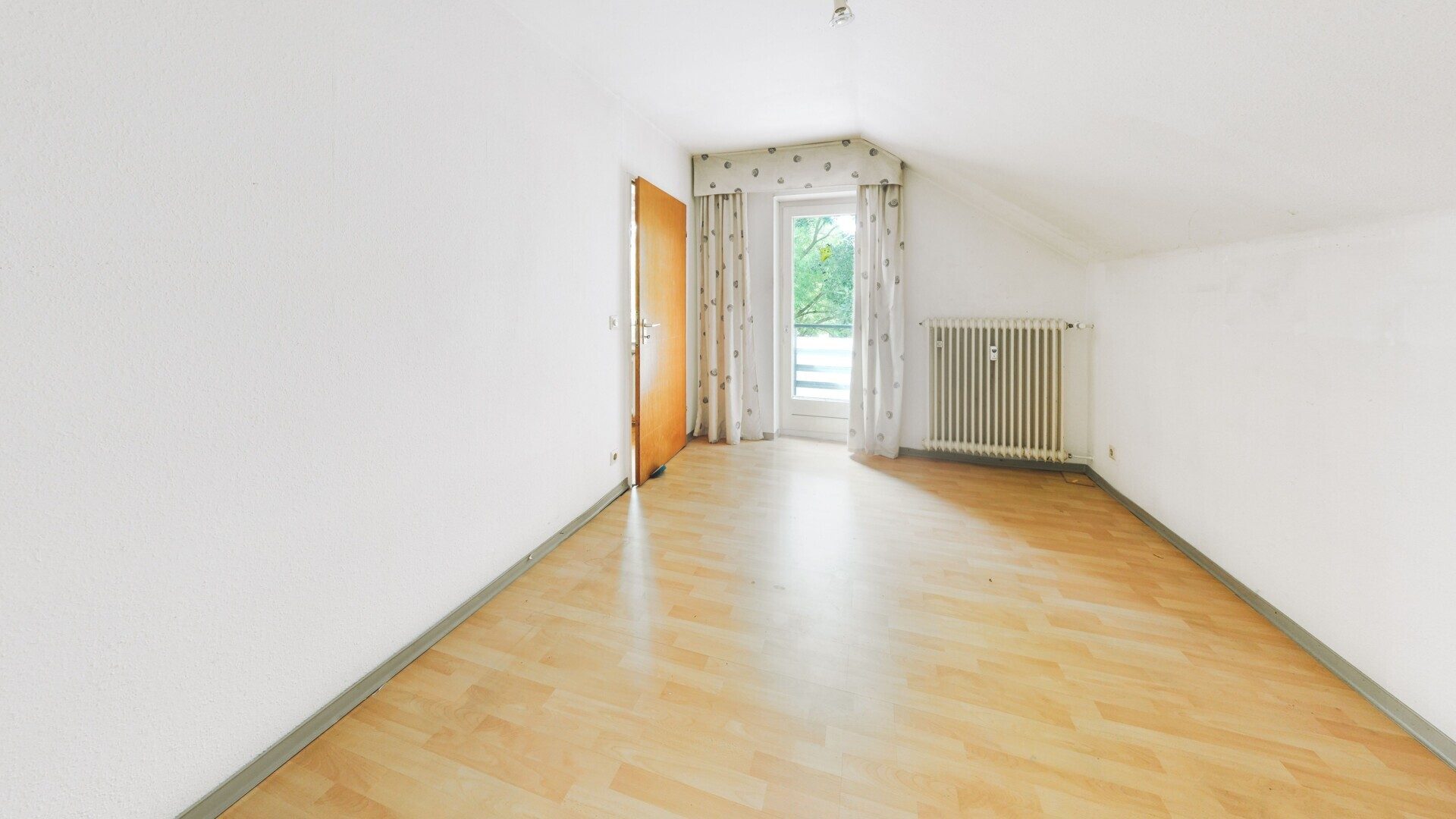 Immobilienangebot - Bielefeld / Stieghorst - Alle - 74 qm mit Gestaltungspotenzial – freie 3-Zimmer-Wohnung mit Balkon und Garage in Bielefeld-Stieghorst