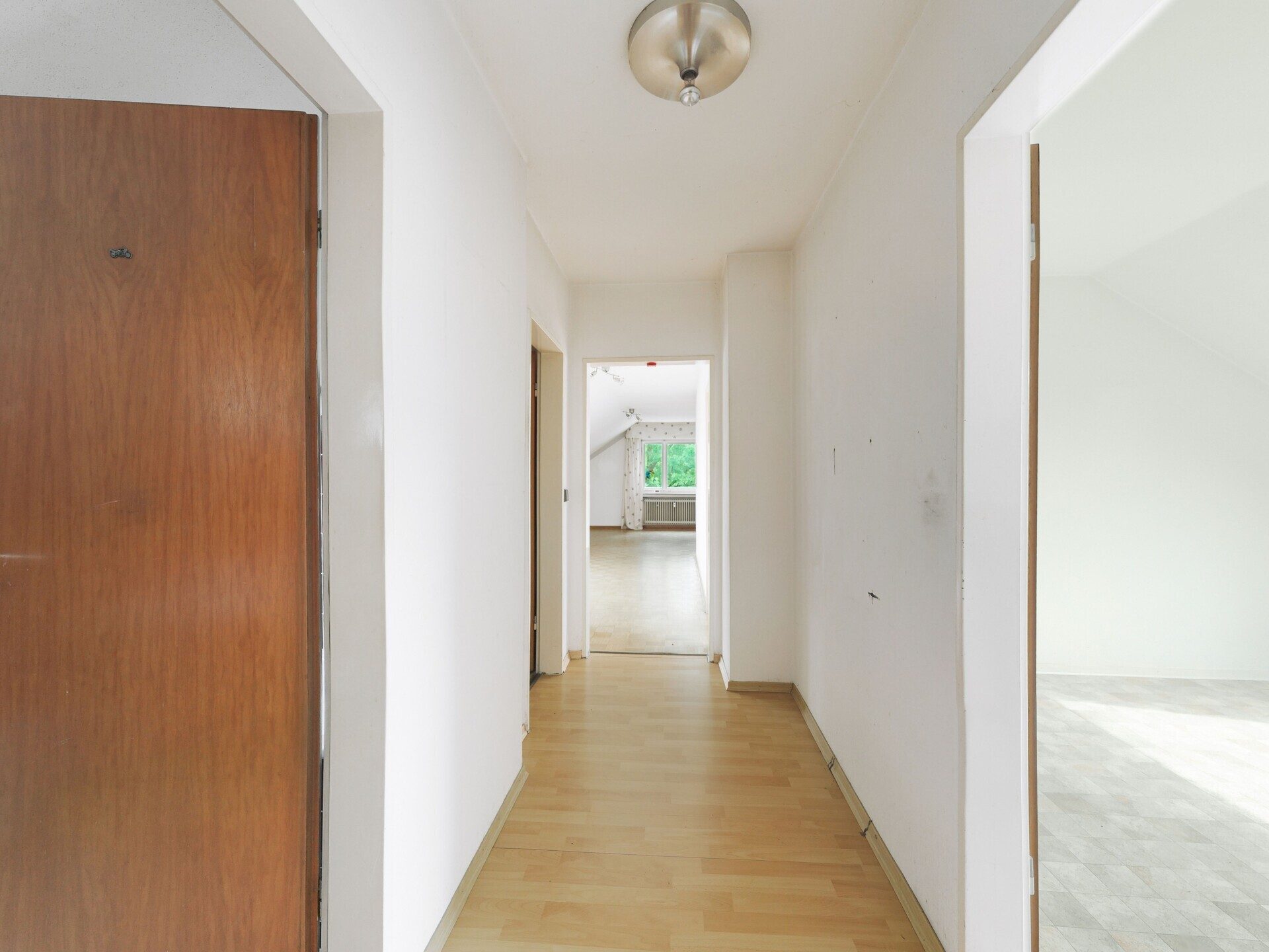 Immobilienangebot - Bielefeld / Stieghorst - Alle - 74 qm mit Gestaltungspotenzial – freie 3-Zimmer-Wohnung mit Balkon und Garage in Bielefeld-Stieghorst