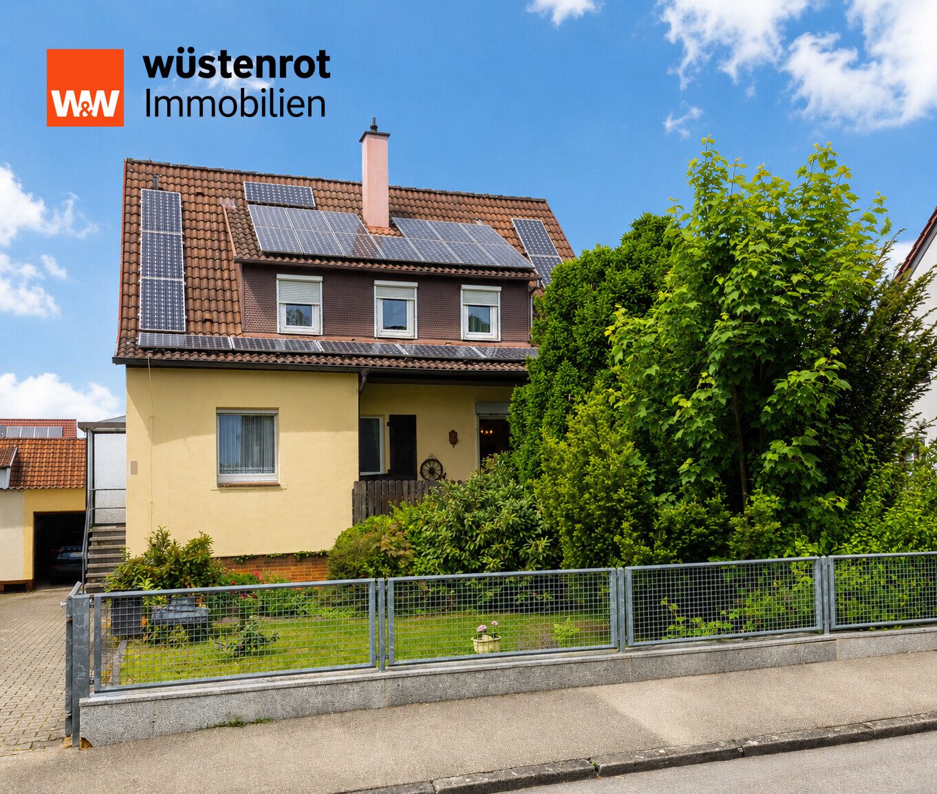 Immobilienangebot - Sindelfingen - Alle - Raum für Familie, Zukunft & Ideen! 
Zweifamilienhaus mit Garten und Garage.
