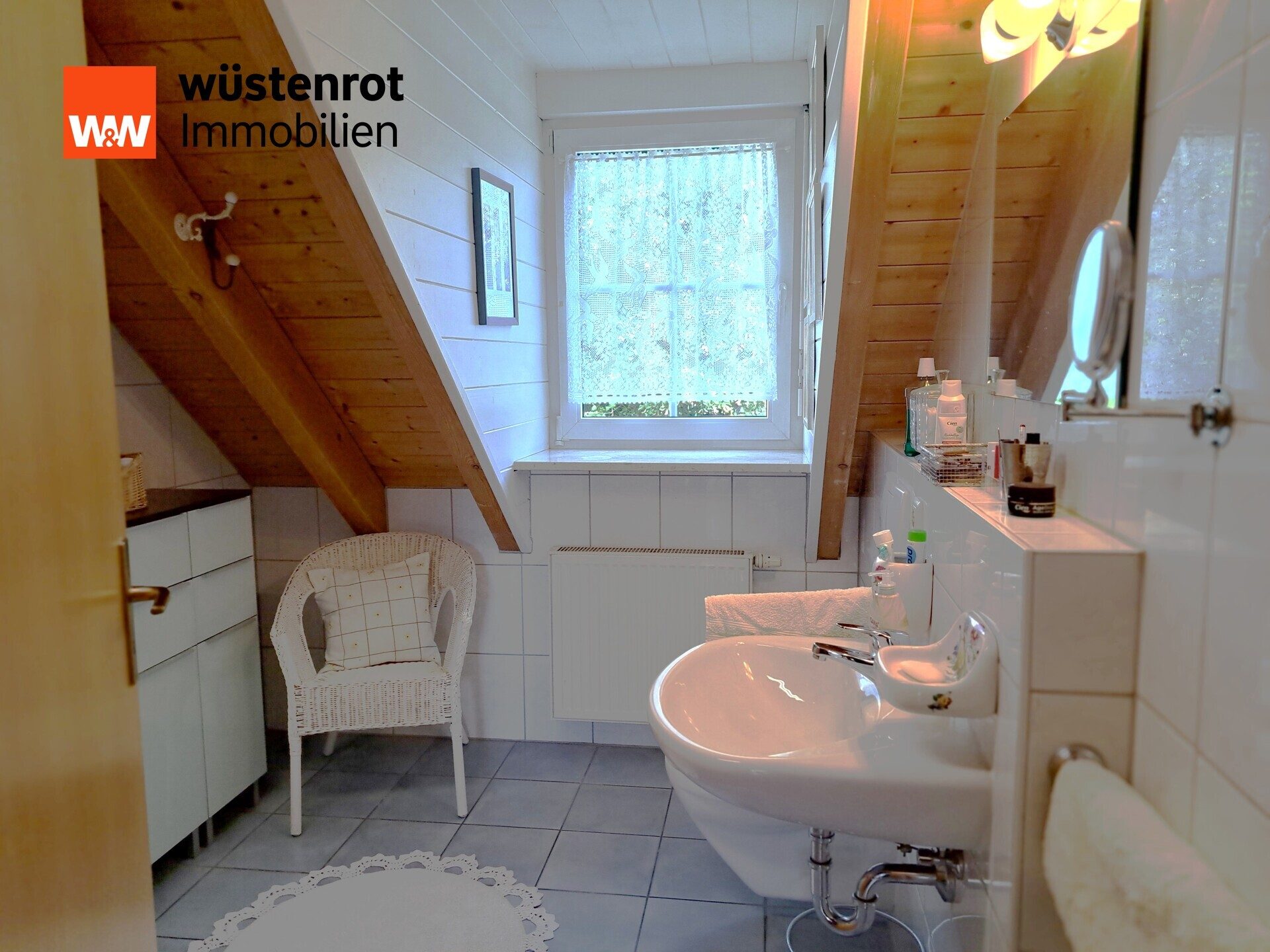 Immobilienangebot - Pfaffenhofen an der Ilm - Alle - Bezugsfrei! 2-Zi.-DG-Wohnung mit Balkon und ausgebautem Dachspitz