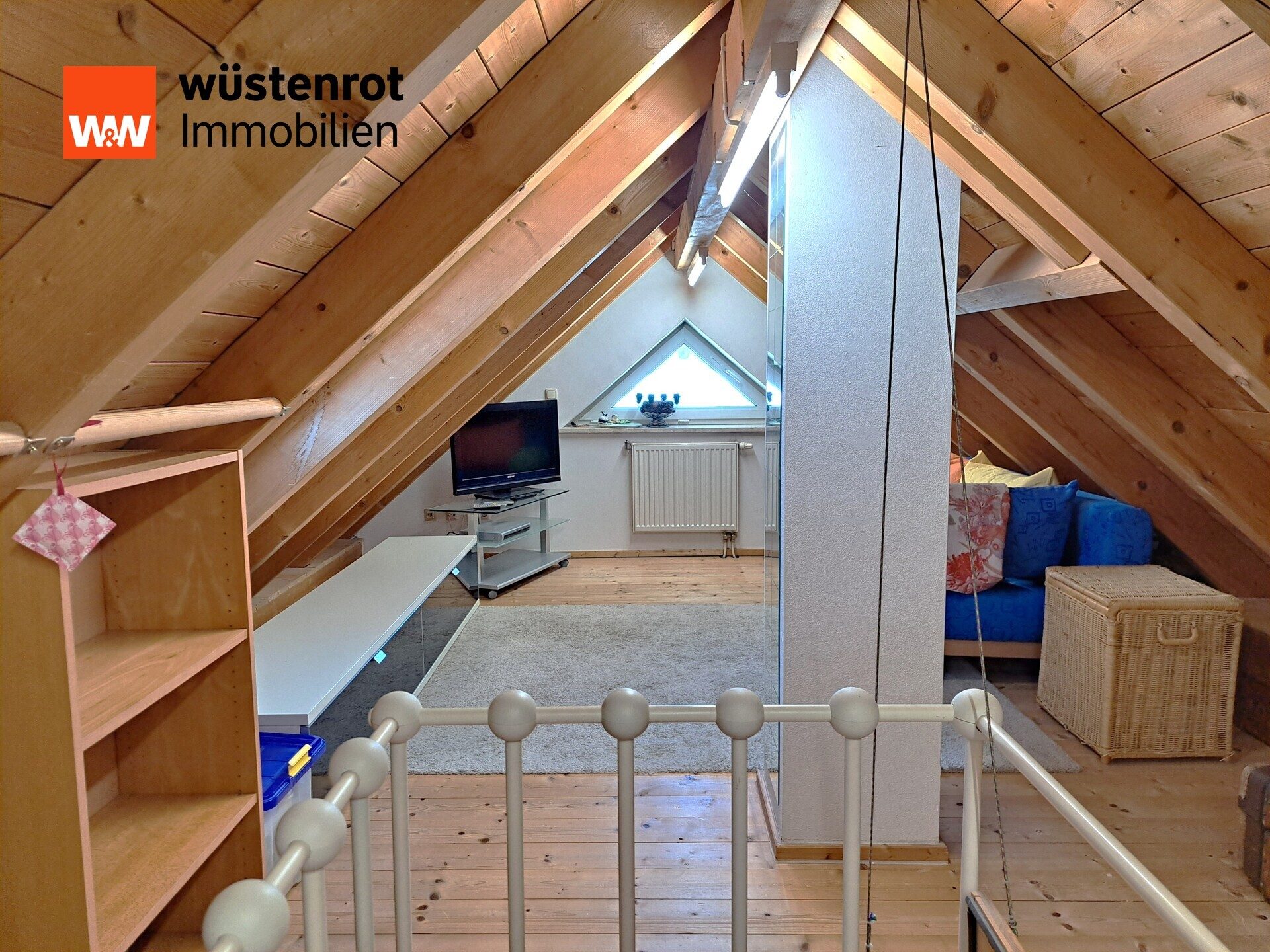 Immobilienangebot - Pfaffenhofen an der Ilm - Alle - Bezugsfrei! 2-Zi.-DG-Wohnung mit Balkon und ausgebautem Dachspitz