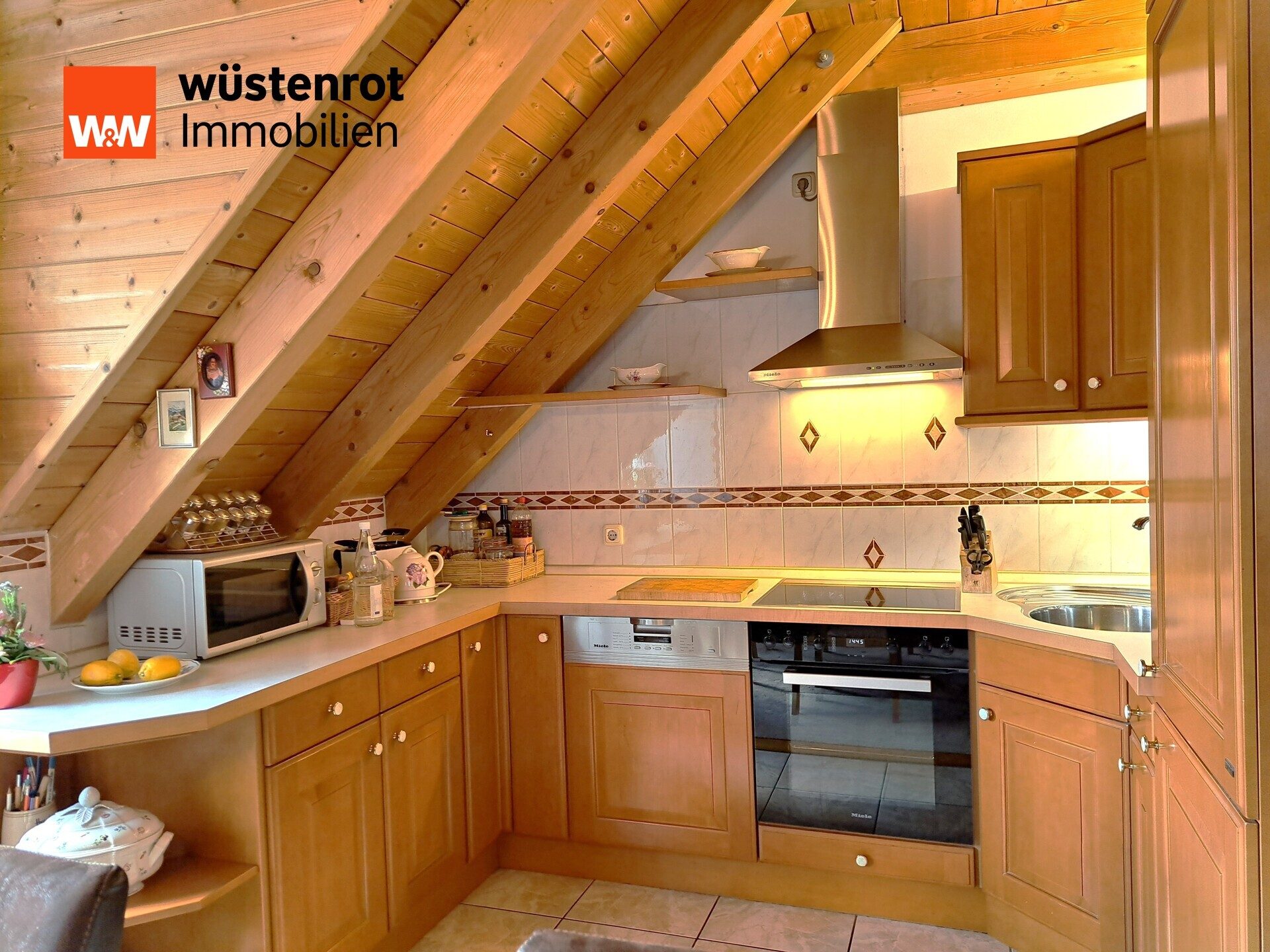 Immobilienangebot - Pfaffenhofen an der Ilm - Alle - Bezugsfrei! 2-Zi.-DG-Wohnung mit Balkon und ausgebautem Dachspitz
