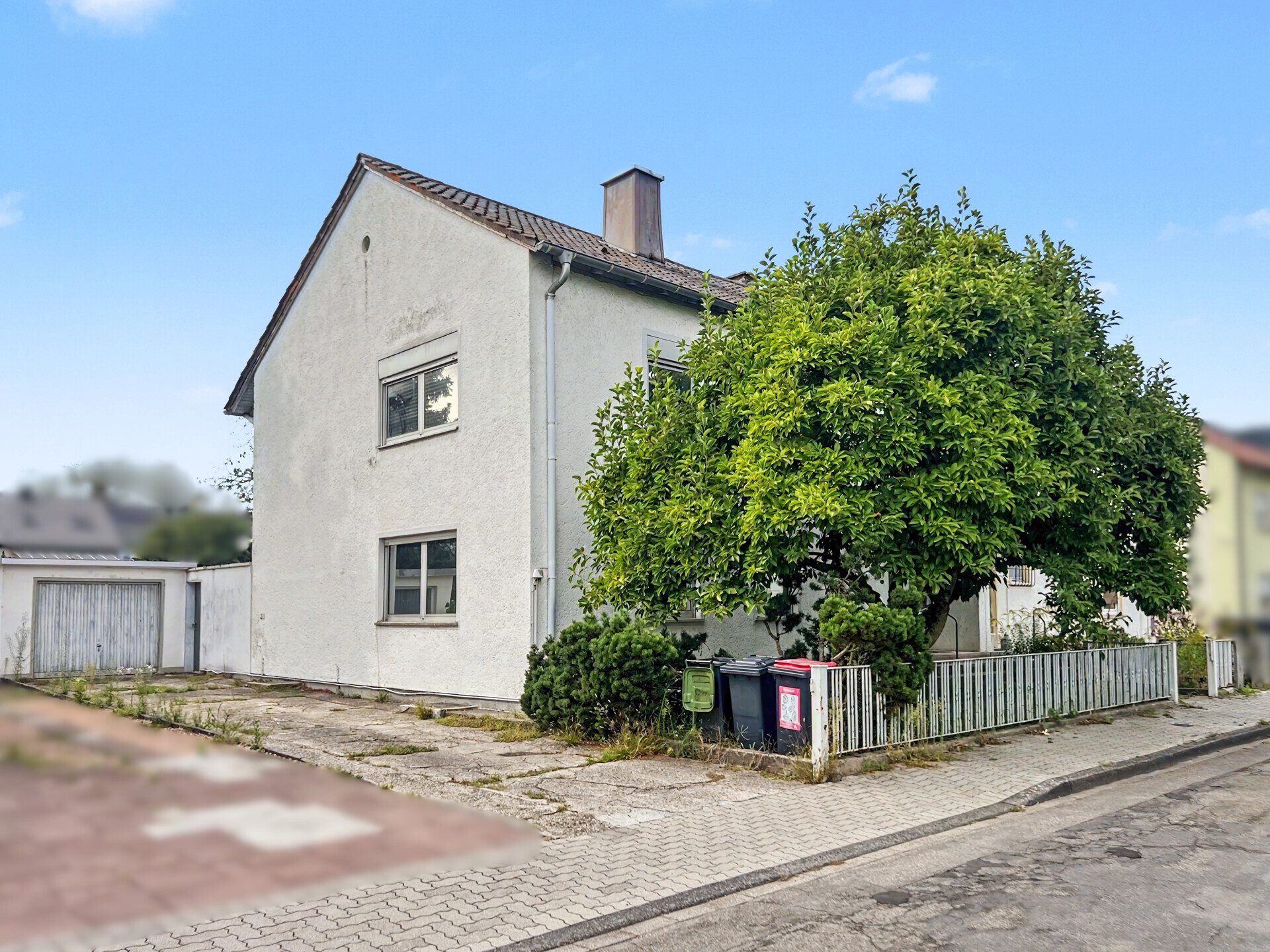 Immobilienangebot - Karlsruhe - Alle - Ein Zuhause mit Charakter – Großzügiges Wohnhaus mit großem Garten (Kernsanierung erforderlich)