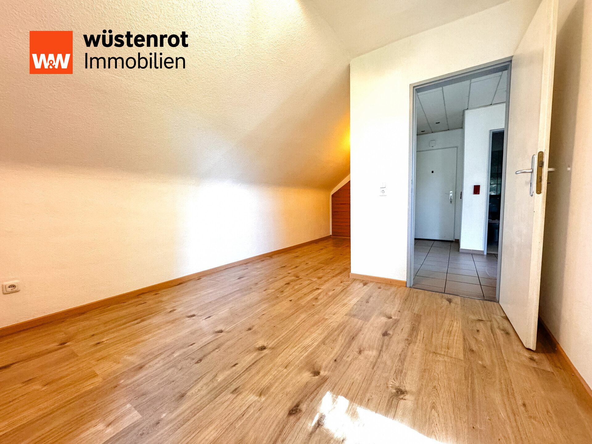 Immobilienangebot - Herzogenrath / Kohlscheid - Alle - Tolle Eigentumswohnung im Dachgeschoss mit Balkon, Stellplatz & Gartennutzung
