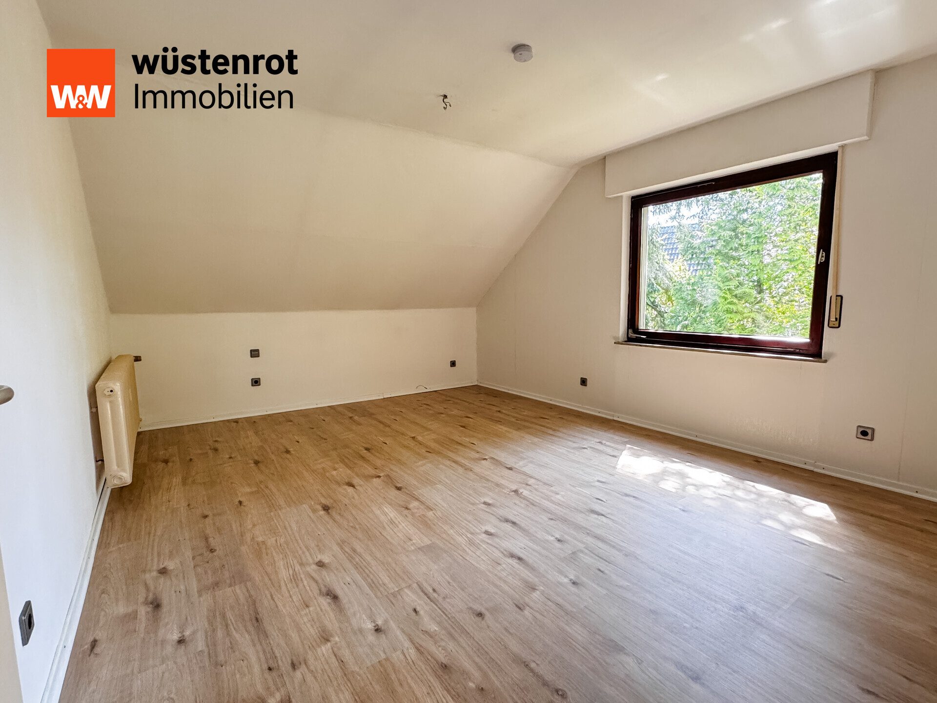 Immobilienangebot - Herzogenrath / Kohlscheid - Alle - Tolle Eigentumswohnung im Dachgeschoss mit Balkon, Stellplatz & Gartennutzung