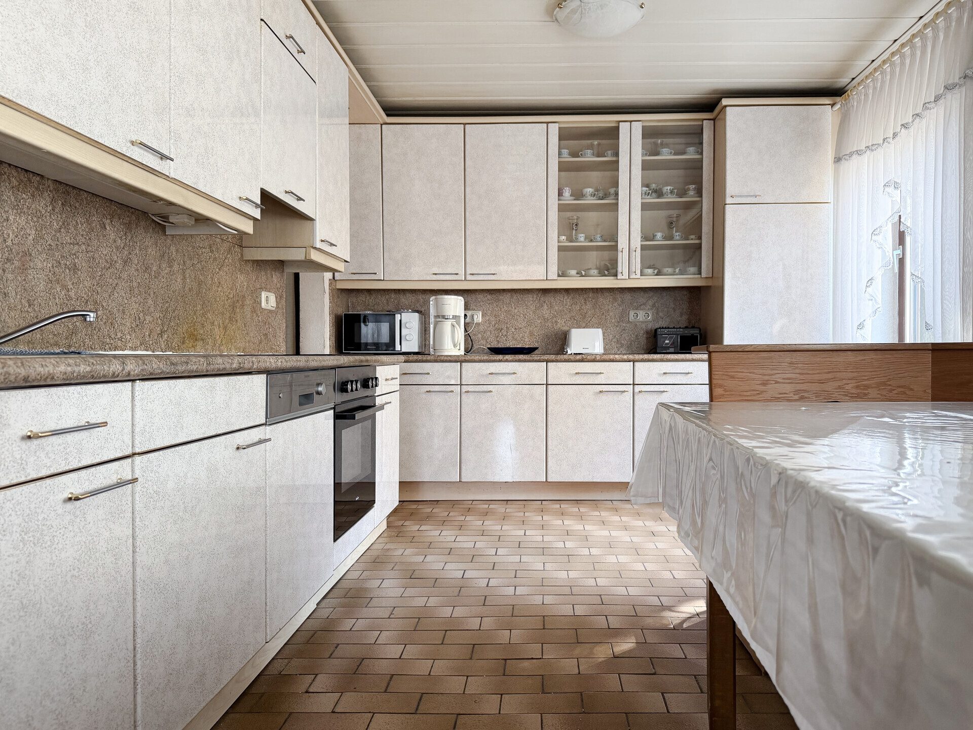 Immobilienangebot - Kelheim / Affecking - Alle - Weitblick inklusive: Großzügiges Einfamilienhaus mit Einliegerwohnung in Kelheim