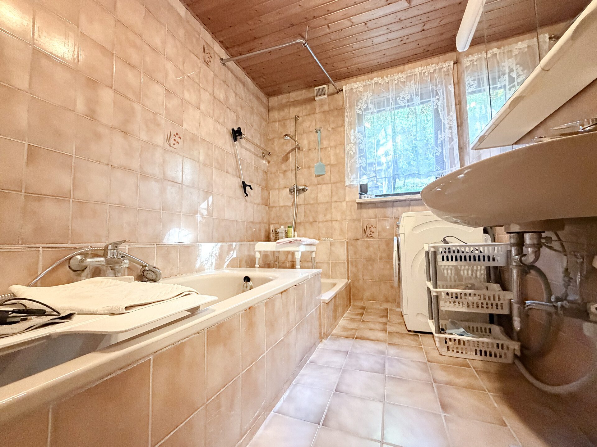 Immobilienangebot - Kelheim / Affecking - Alle - Weitblick inklusive: Großzügiges Einfamilienhaus mit Einliegerwohnung in Kelheim