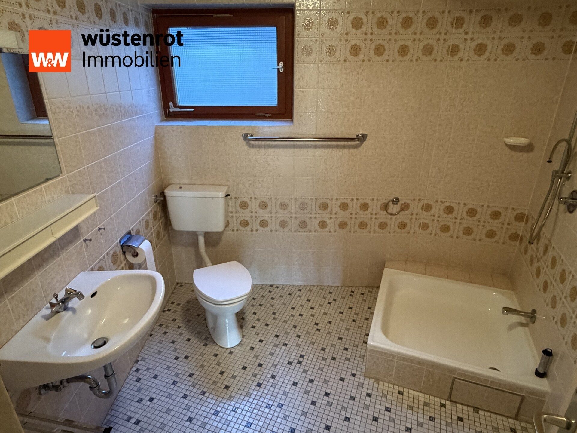 Immobilienangebot - Sulzbach-Laufen - Alle - Wohnhaus mit Einliegerwohnung und großartig viel Platz
- Eindrucksvolles Wohnen in idyllischer Umgebung -