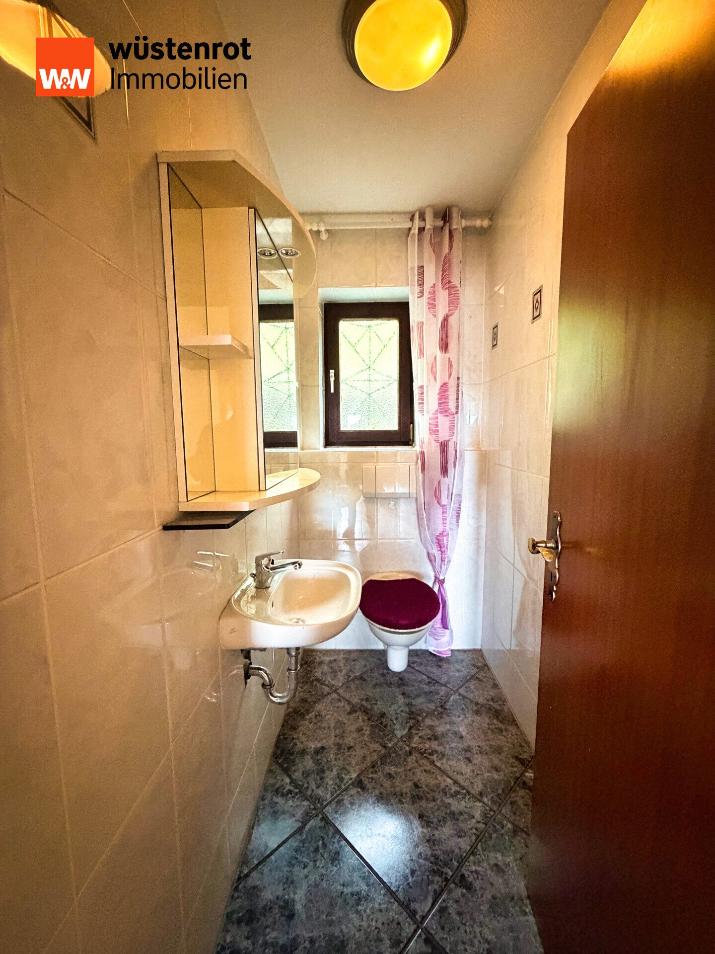 Immobilienangebot - Morschen / Altmorschen - Alle - Idyllisches Einfamilienhaus mit Einliegerwohnung und unverbaubarer Sicht in 34326 Altmorschen