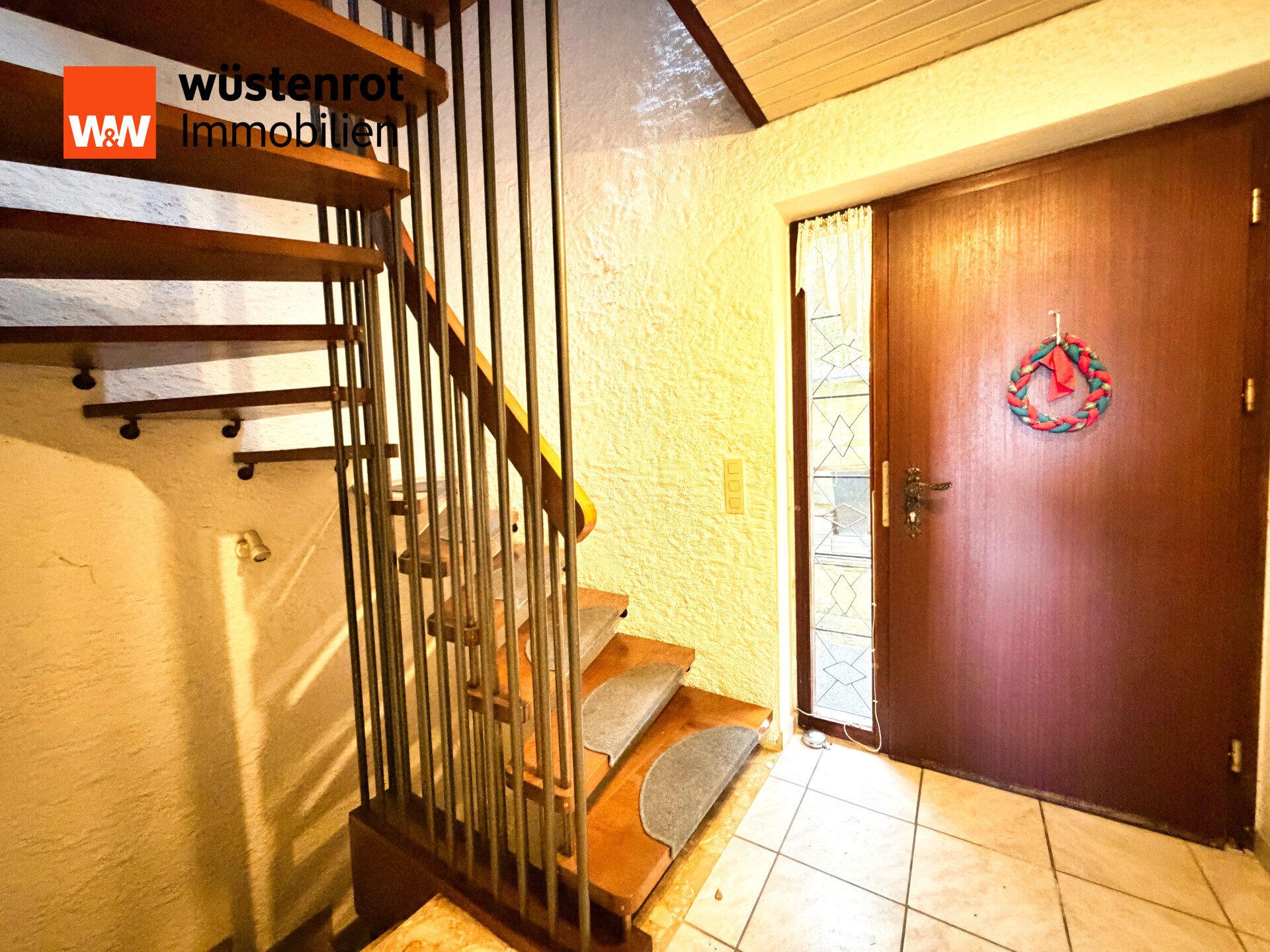 Immobilienangebot - Morschen / Altmorschen - Alle - Idyllisches Einfamilienhaus mit Einliegerwohnung und unverbaubarer Sicht in 34326 Altmorschen