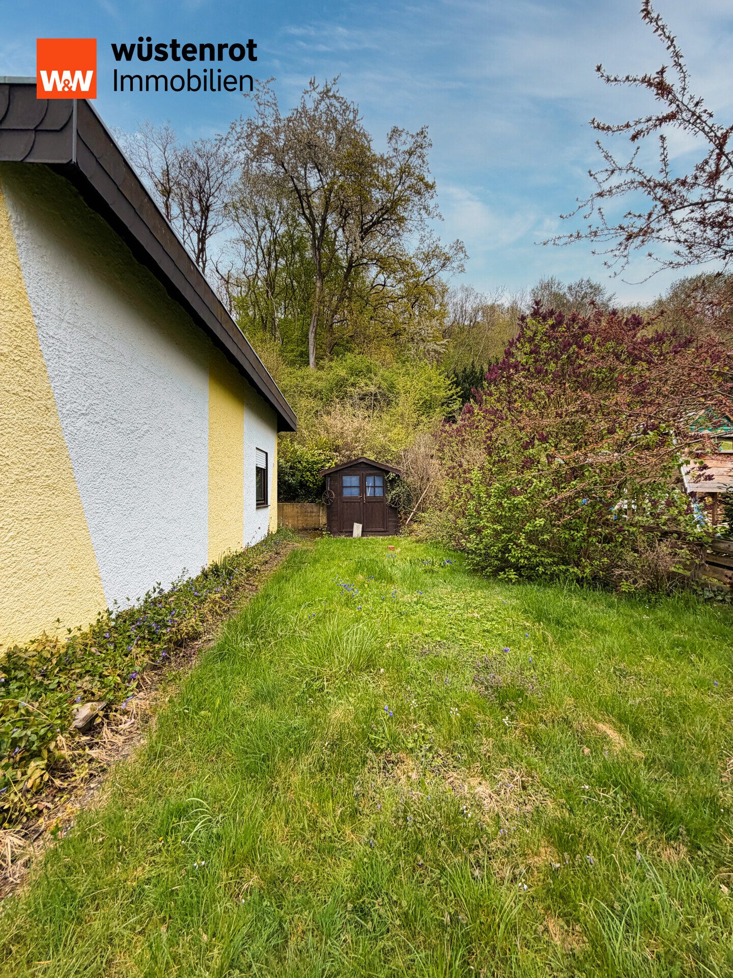Immobilienangebot - Morschen / Altmorschen - Alle - Idyllisches Einfamilienhaus mit Einliegerwohnung und unverbaubarer Sicht in 34326 Altmorschen
