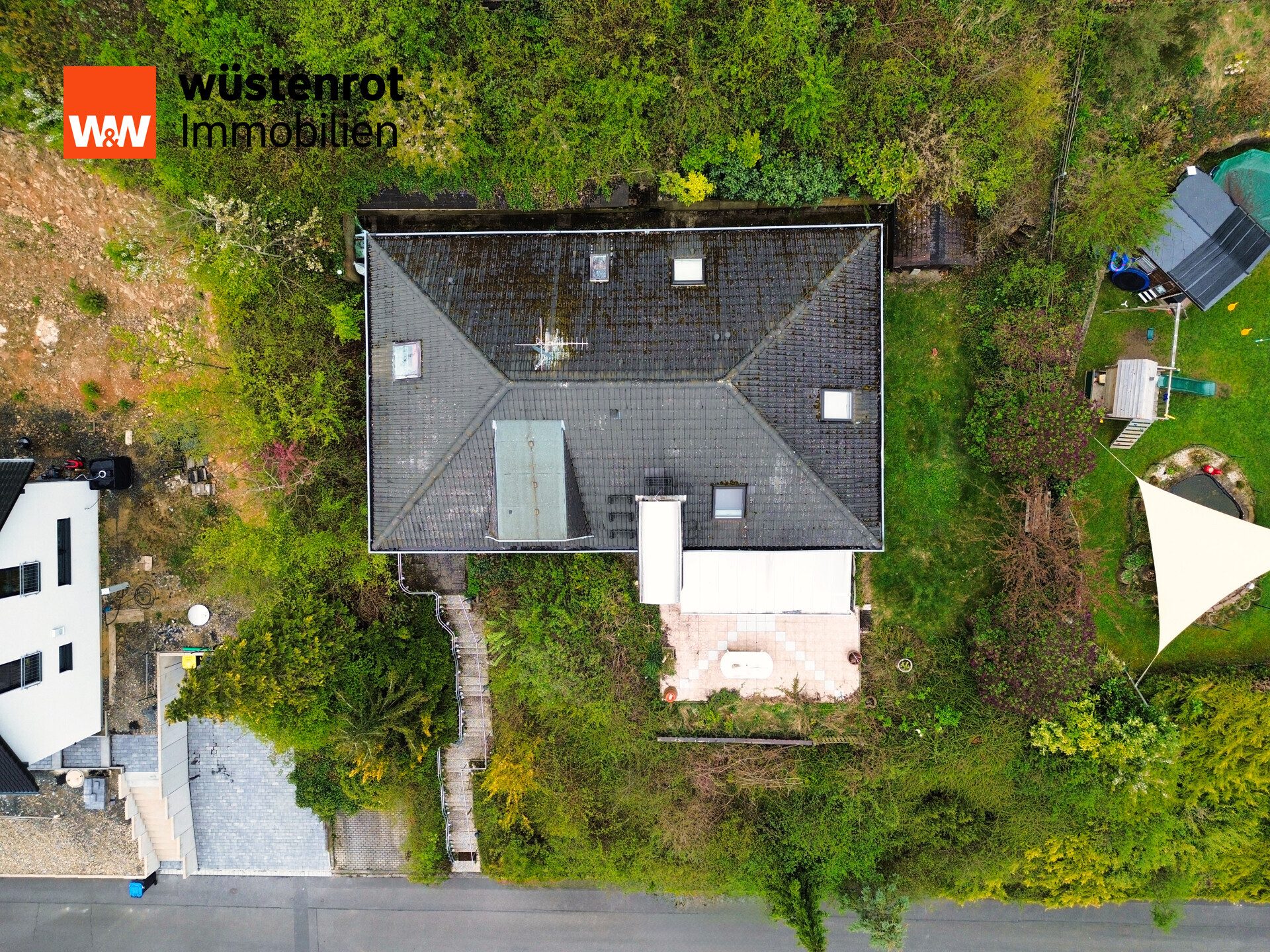 Immobilienangebot - Morschen / Altmorschen - Alle - Idyllisches Einfamilienhaus mit Einliegerwohnung und unverbaubarer Sicht in 34326 Altmorschen
