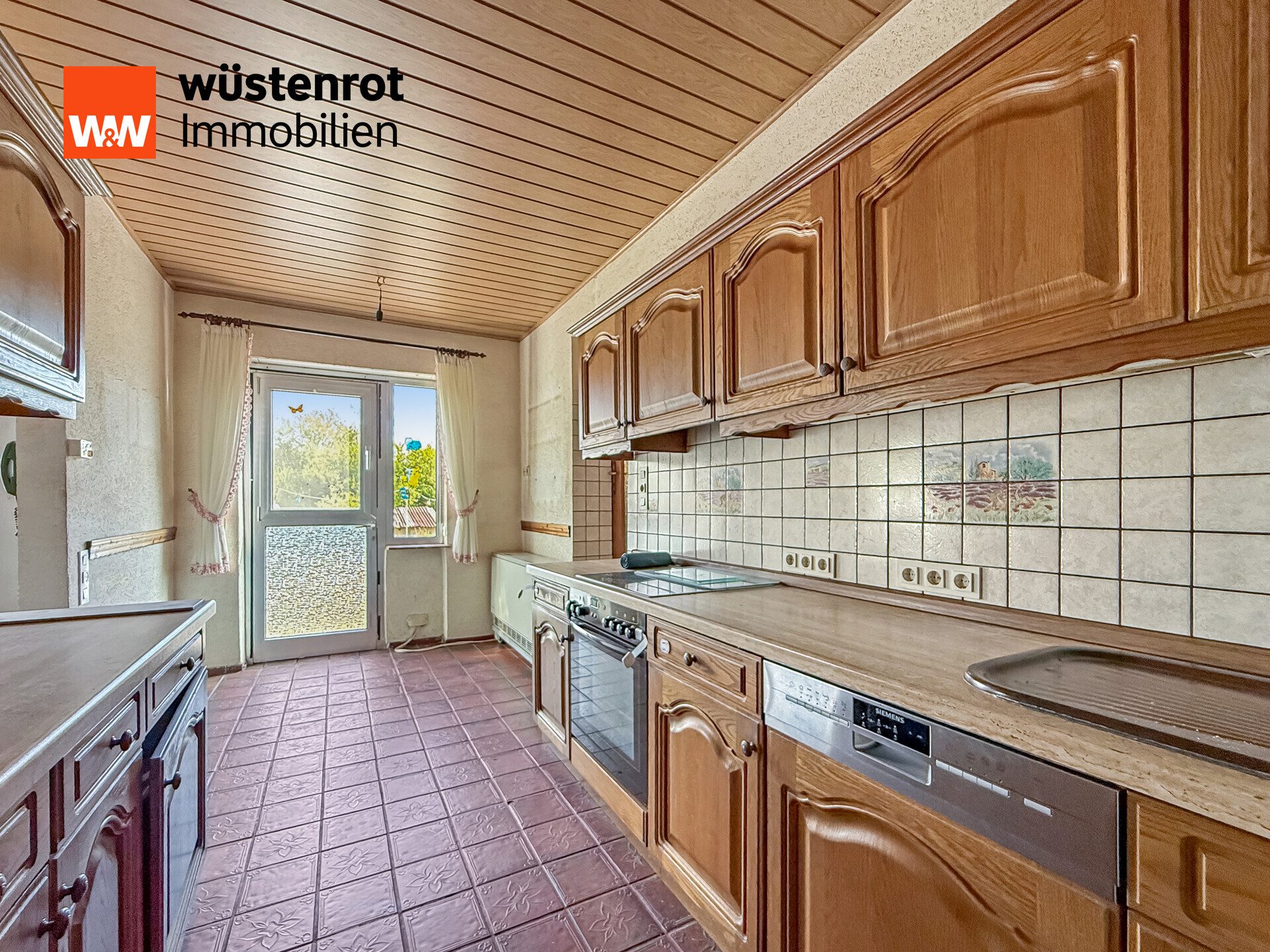 Immobilienangebot - Schwalbach - Alle - Zwei verbundene Mehrfamilienhäuser mit Baugrundstück – vielseitiges Entwicklungspotenzial