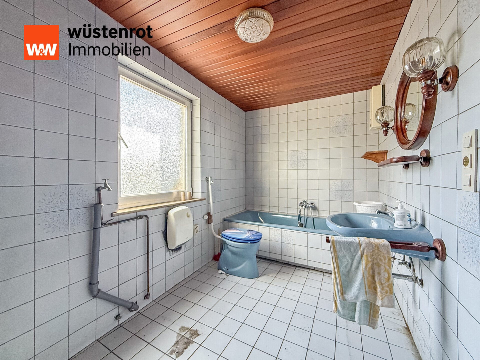 Immobilienangebot - Schwalbach - Alle - Zwei verbundene Mehrfamilienhäuser mit Baugrundstück – vielseitiges Entwicklungspotenzial