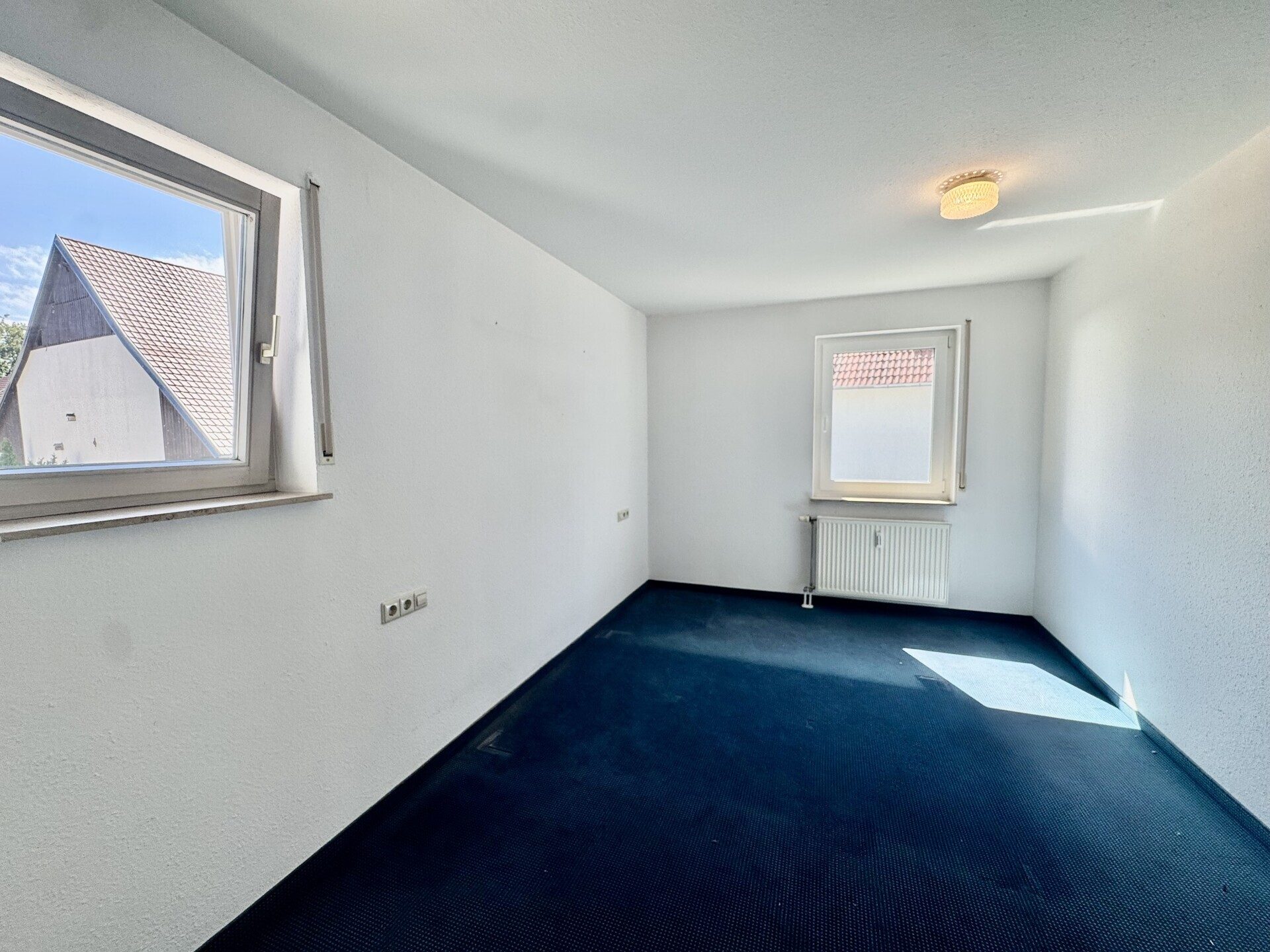 Immobilienangebot - Friedrichshafen - Alle - Charmante 2-Zimmer-Wohnung mit sonnigem Balkon – citynah und dennoch ruhig gelegen