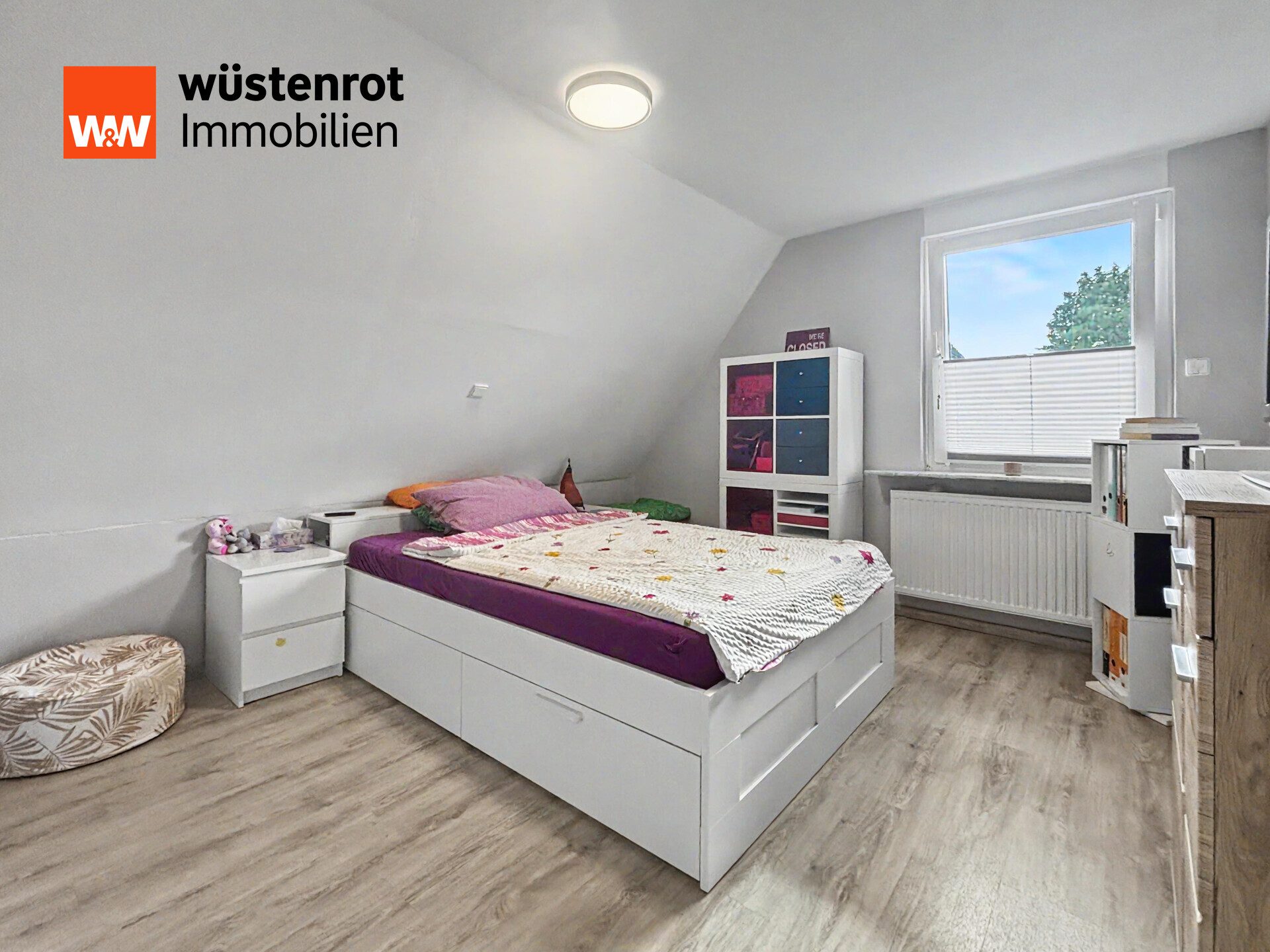 Immobilienangebot - Lingen (Ems) - Alle - Großzügiges Zweifamilienhaus mit mehreren Highlights auf großem Erbpachtgrundstück in Lingen (Ems)