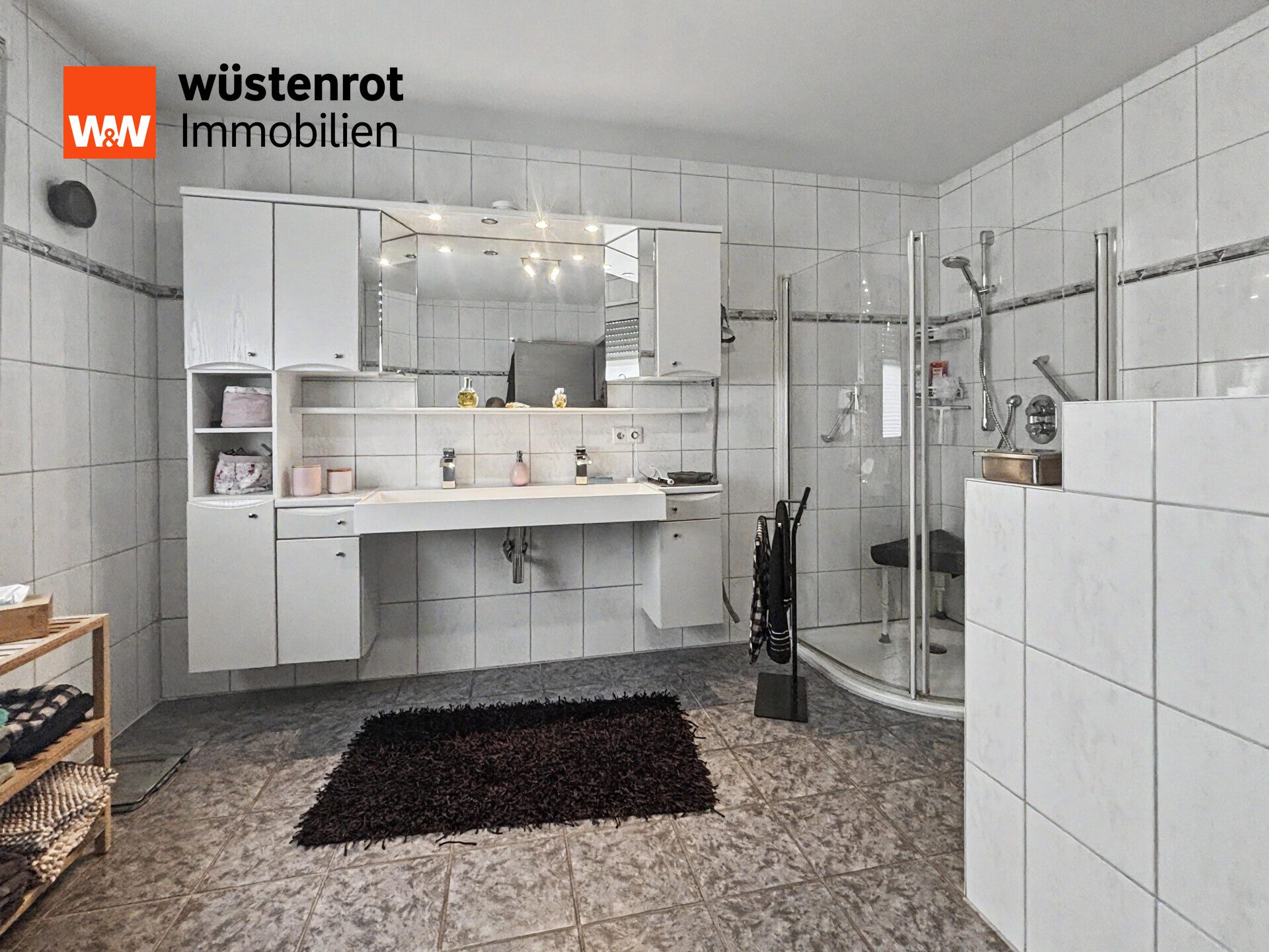 Immobilienangebot - Lingen (Ems) - Alle - Großzügiges Zweifamilienhaus mit mehreren Highlights auf großem Erbpachtgrundstück in Lingen (Ems)