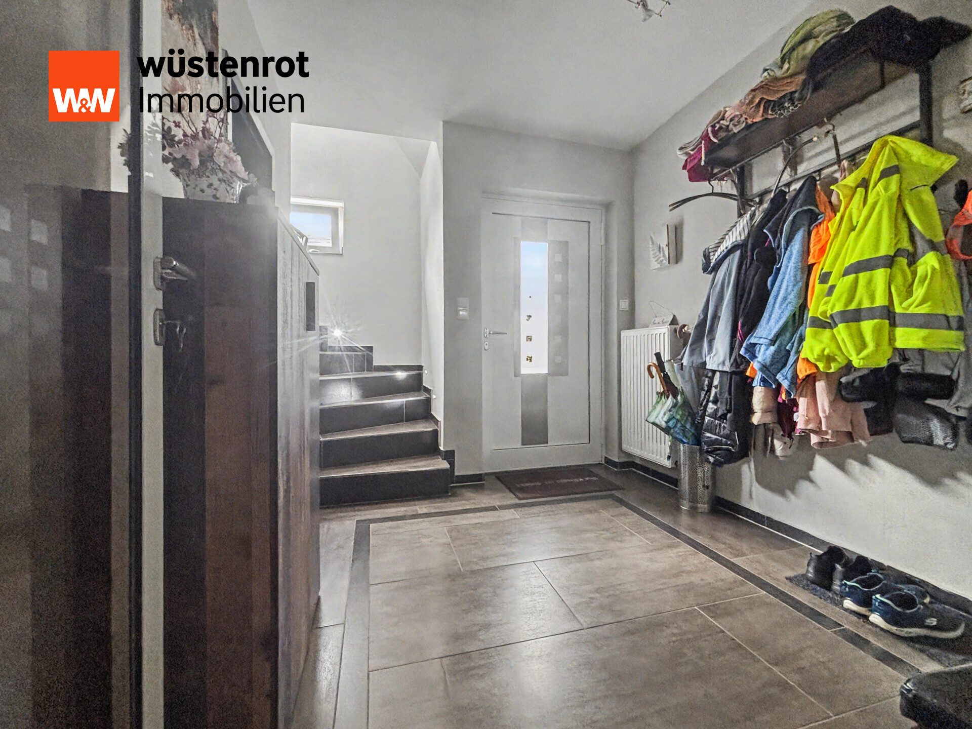 Immobilienangebot - Lingen (Ems) - Alle - Großzügiges Zweifamilienhaus mit mehreren Highlights auf großem Erbpachtgrundstück in Lingen (Ems)