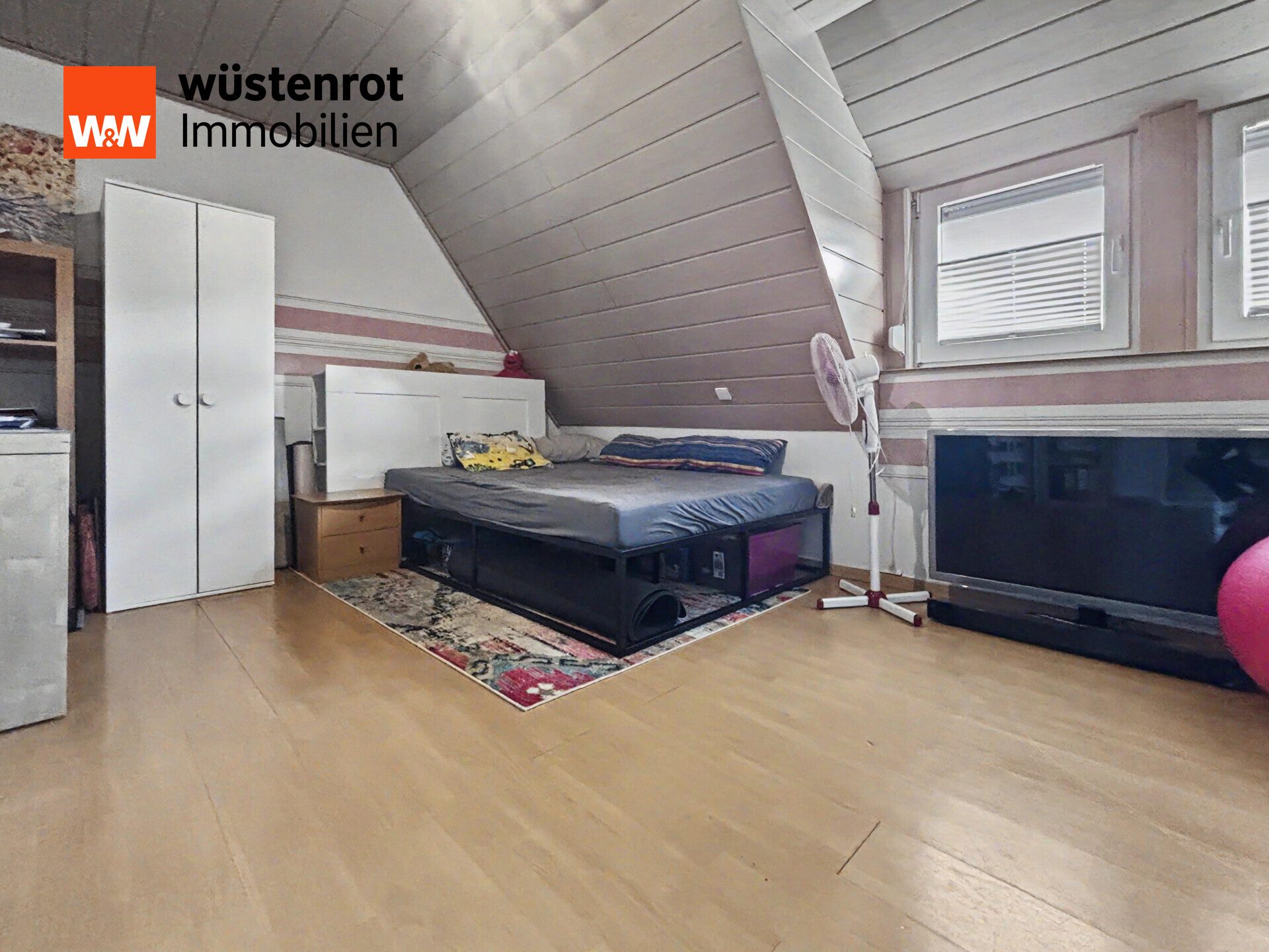 Immobilienangebot - Lingen (Ems) - Alle - Großzügiges Zweifamilienhaus mit mehreren Highlights auf großem Erbpachtgrundstück in Lingen (Ems)