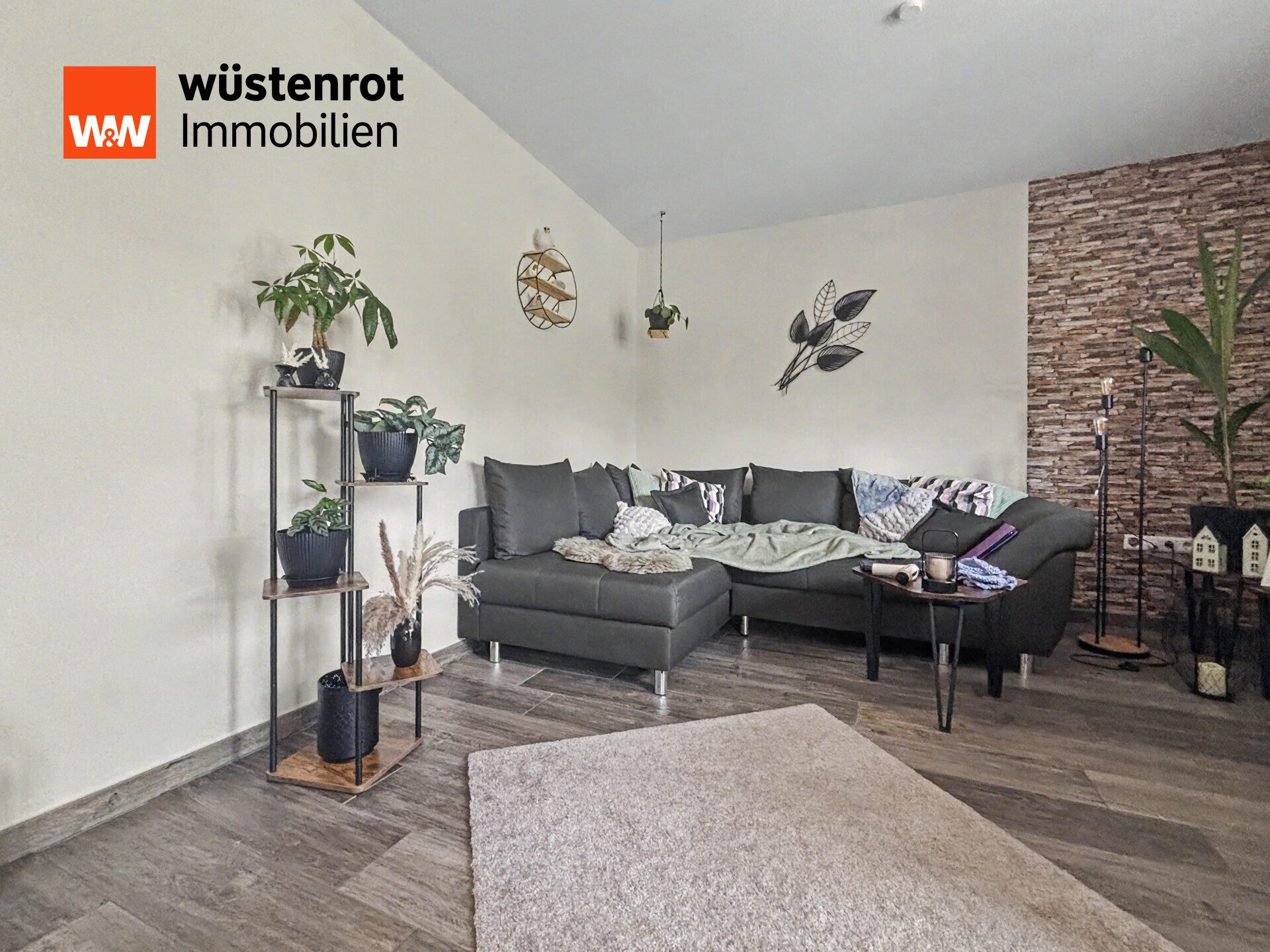 Immobilienangebot - Lingen (Ems) - Alle - Großzügiges Zweifamilienhaus mit mehreren Highlights auf großem Erbpachtgrundstück in Lingen (Ems)