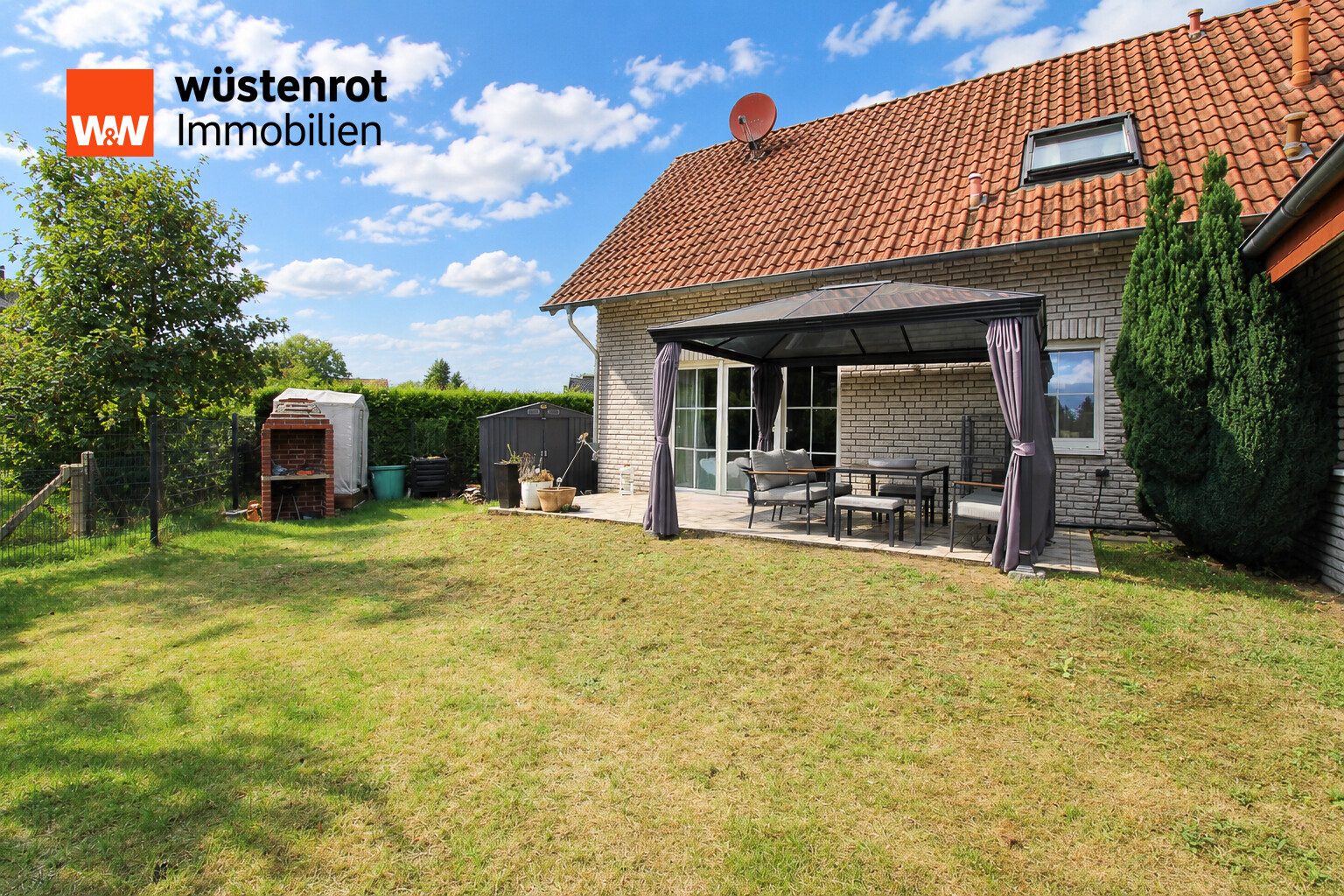 Immobilienangebot - Versmold - Alle - Wohnen wie in einer Doppelhaushälfte – großzügige Maisonettewohnung mit eigenem Garten in Versmold