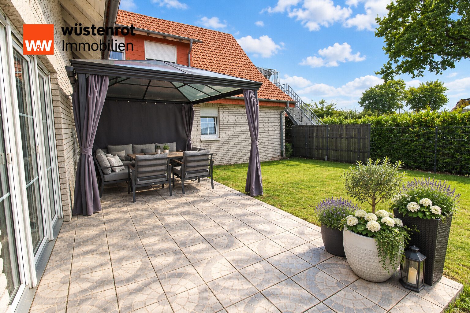 Immobilienangebot - Versmold - Alle - Wohnen wie in einer Doppelhaushälfte – großzügige Maisonettewohnung mit eigenem Garten in Versmold