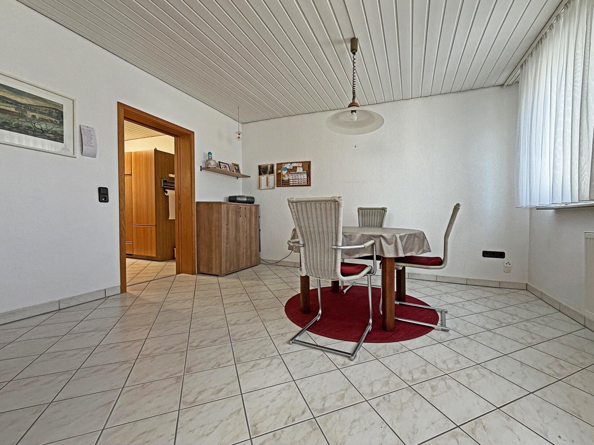 Immobilienangebot - Frickenhausen / Tischardt - Alle - Endlich Platz für Familie und Hobby.
8 Zimmer auf 149 m² zum Wohnen.
251 m² fürs Hobby. 2 Garagen.