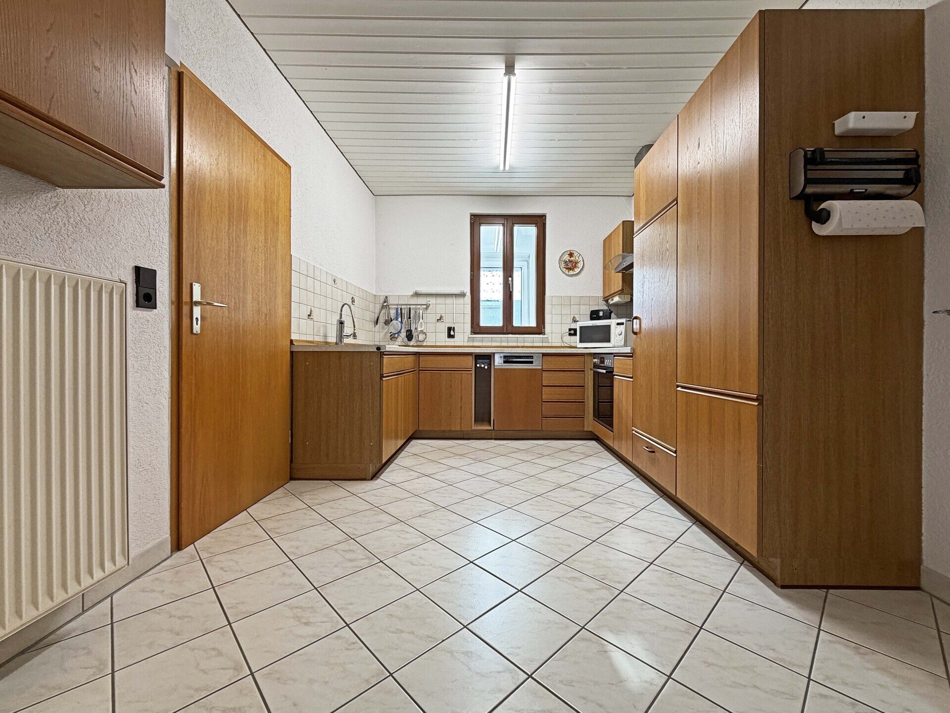 Immobilienangebot - Frickenhausen / Tischardt - Alle - Endlich Platz für Familie und Hobby.
8 Zimmer auf 149 m² zum Wohnen.
251 m² fürs Hobby. 2 Garagen.