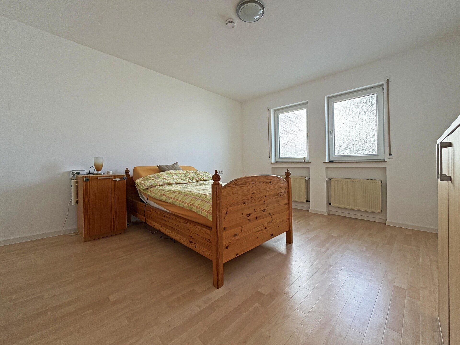 Immobilienangebot - Frickenhausen / Tischardt - Alle - Endlich Platz für Familie und Hobby.
8 Zimmer auf 149 m² zum Wohnen.
251 m² fürs Hobby. 2 Garagen.