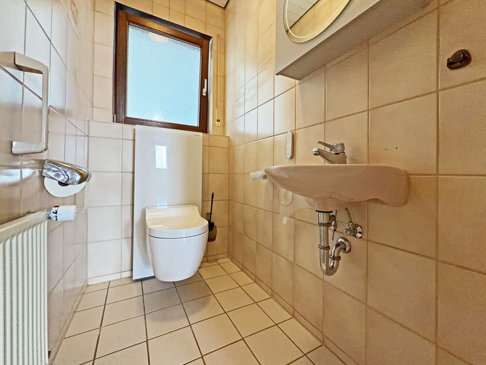Immobilienangebot - Frickenhausen / Tischardt - Alle - Endlich Platz für Familie und Hobby.
8 Zimmer auf 149 m² zum Wohnen.
251 m² fürs Hobby. 2 Garagen.