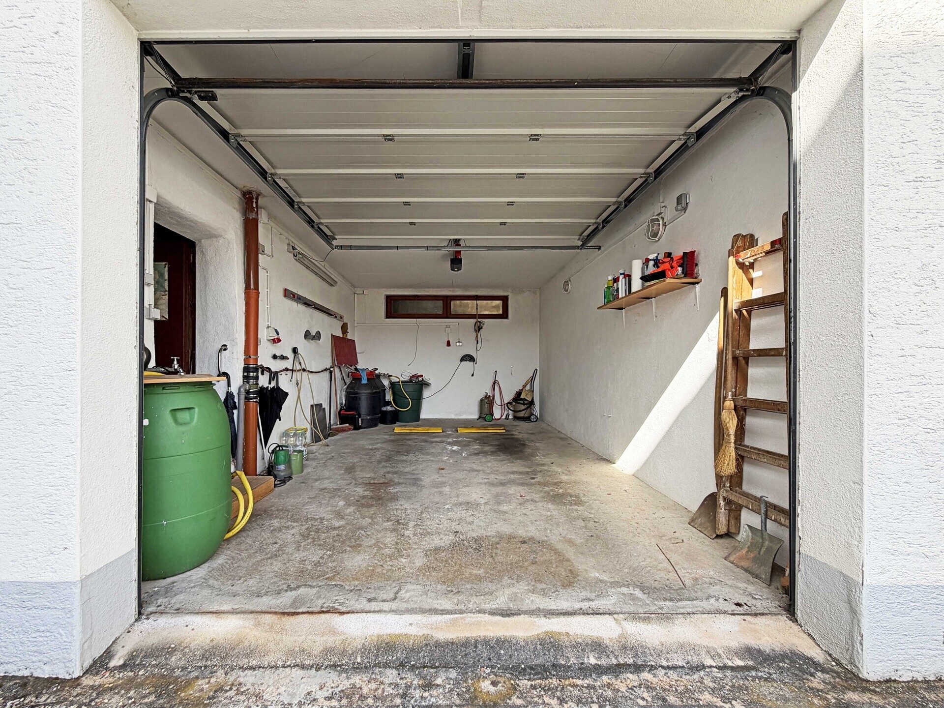 Immobilienangebot - Frickenhausen / Tischardt - Alle - Endlich Platz für Familie und Hobby.
8 Zimmer auf 149 m² zum Wohnen.
251 m² fürs Hobby. 2 Garagen.